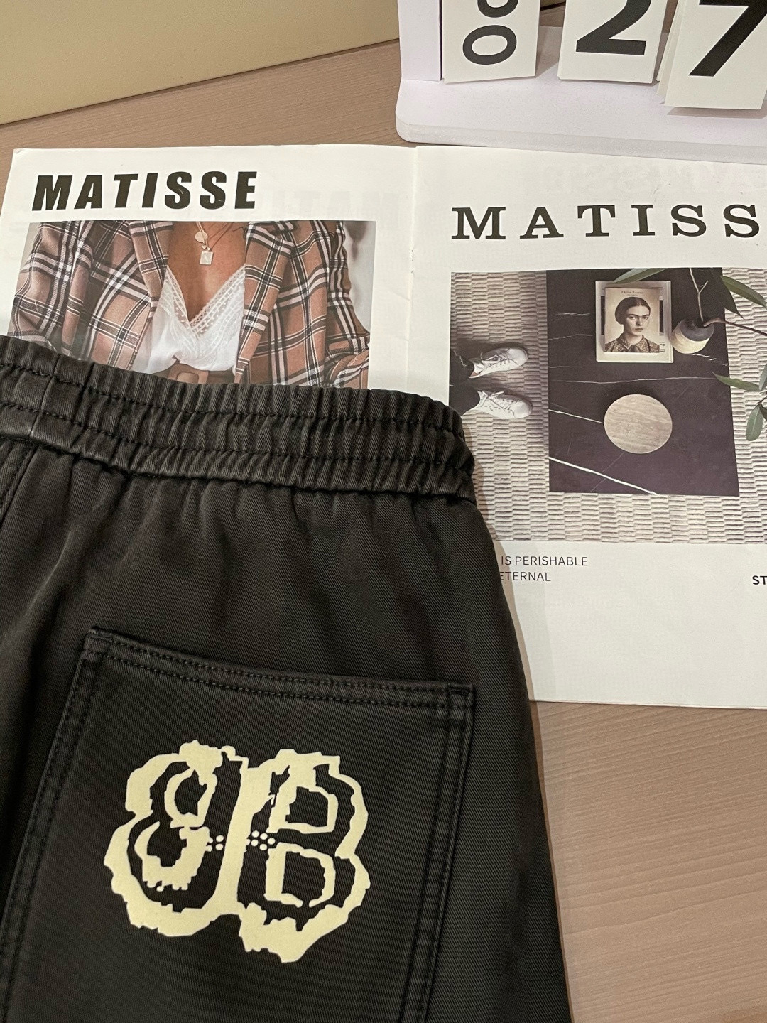 巴黎世家 2025秋冬最新系列男士加厚休闲裤！内里加绒，非常保暖，北方的宝子们赶紧备上！采用客供弹力柔棉