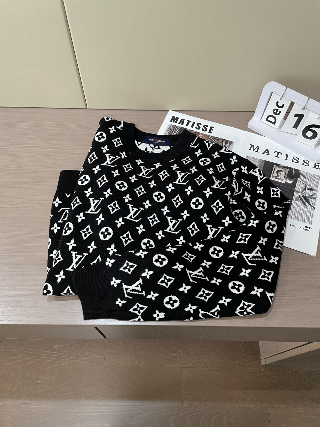 Lv 重磅推荐！2025aw秋冬新款 专柜同步 时尚经典针织衫 秋冬必备款 采用针织衫加厚毛衣，精致简洁