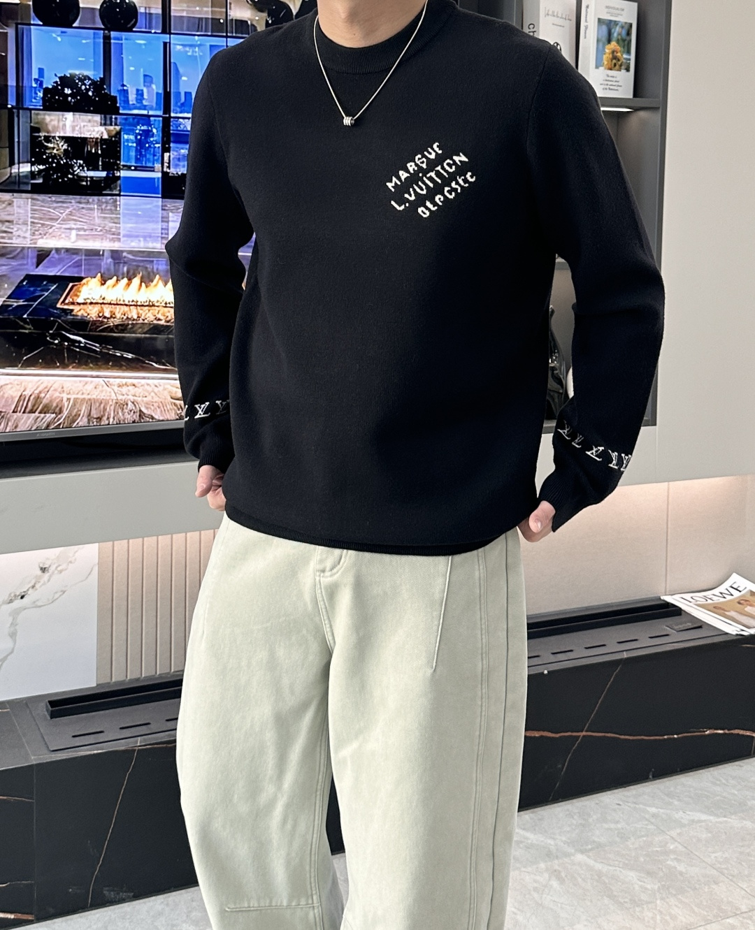 Lv 重磅推荐！2025aw秋冬新款 专柜同步 时尚经典针织衫 秋冬必备款 采用针织衫加厚毛衣，精致简洁