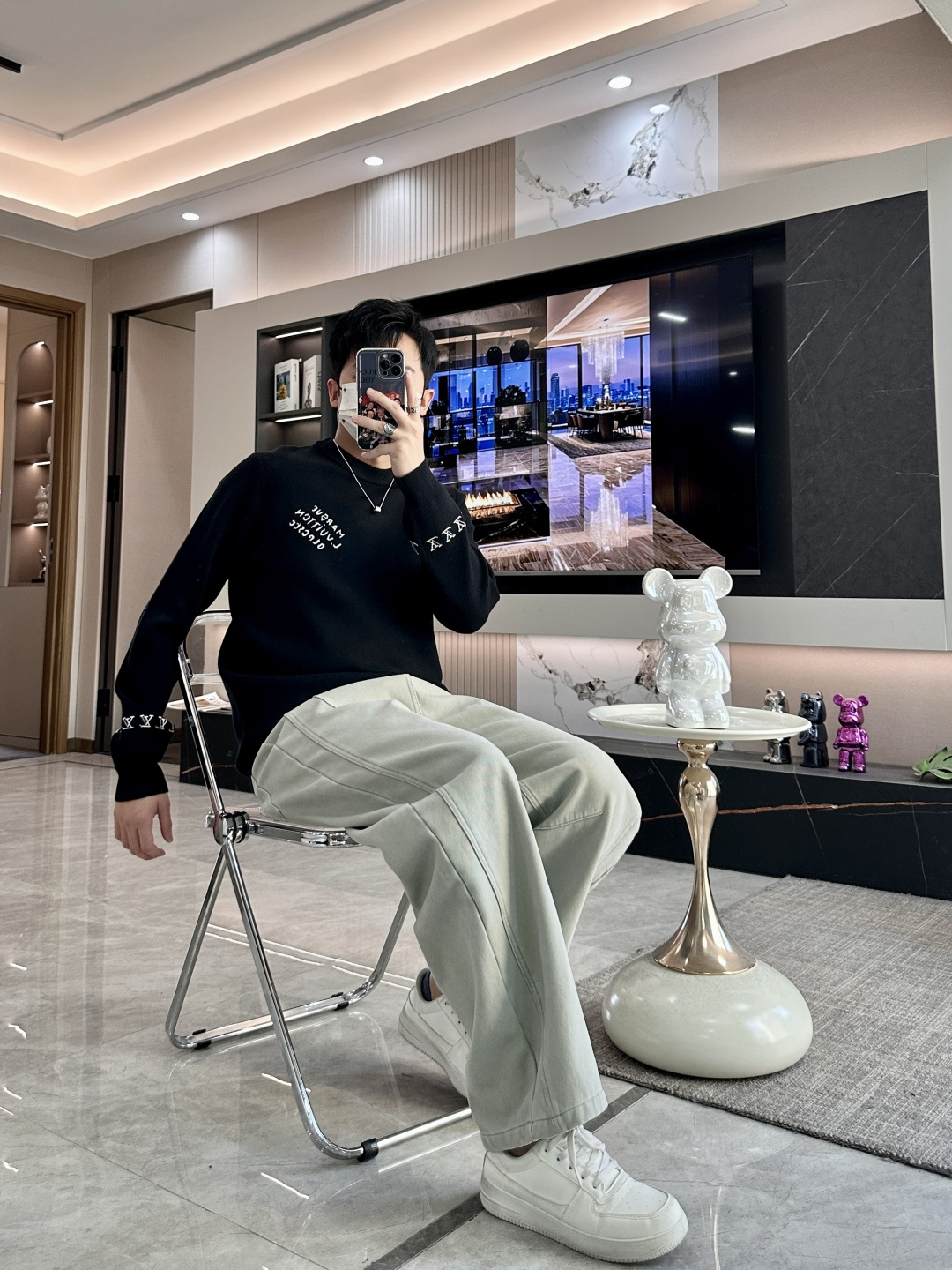 Lv 重磅推荐！2025aw秋冬新款 专柜同步 时尚经典针织衫 秋冬必备款 采用针织衫加厚毛衣，精致简洁