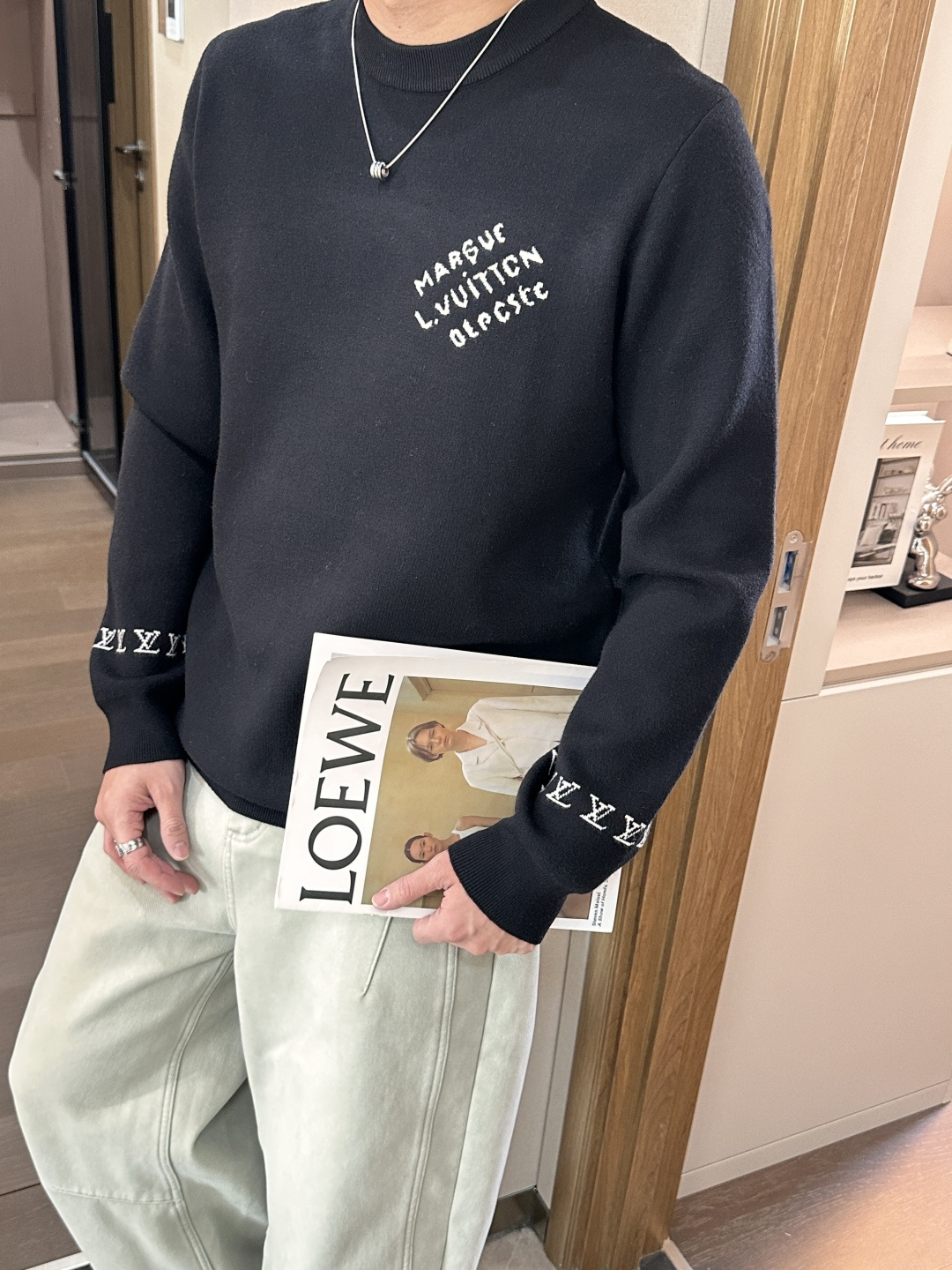 Lv 重磅推荐！2025aw秋冬新款 专柜同步 时尚经典针织衫 秋冬必备款 采用针织衫加厚毛衣，精致简洁