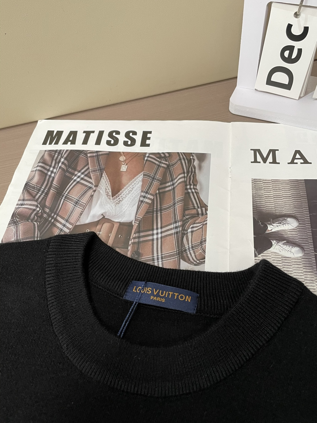 Lv 重磅推荐！2025aw秋冬新款 专柜同步 时尚经典针织衫 秋冬必备款 采用针织衫加厚毛衣，精致简洁
