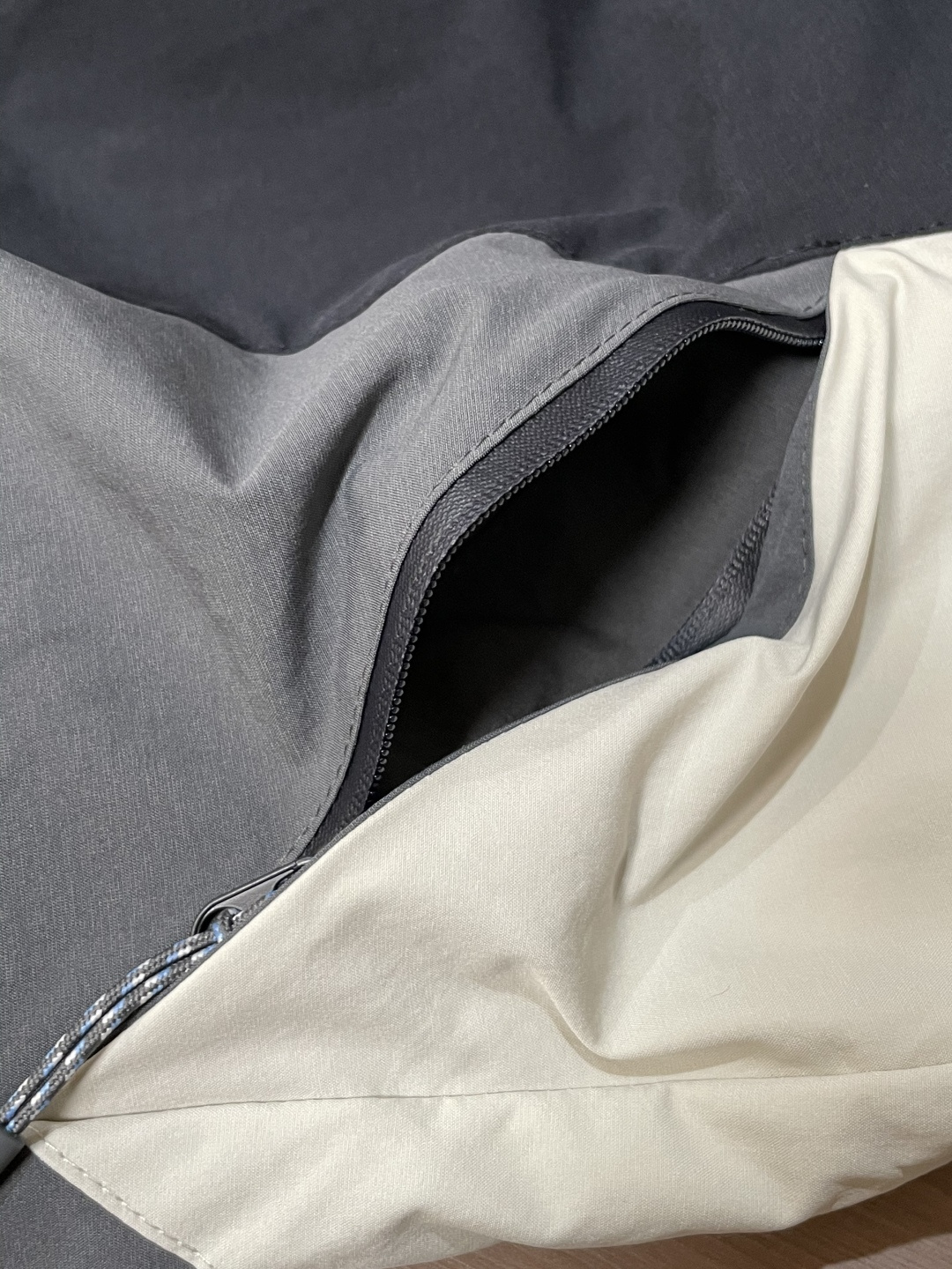 🔥始祖鸟加棉拼色户外夹克｜秋冬硬核保暖款！✨加棉锁温+GTX面料：内里填充高弹蓄热棉，-10℃也能扛，外