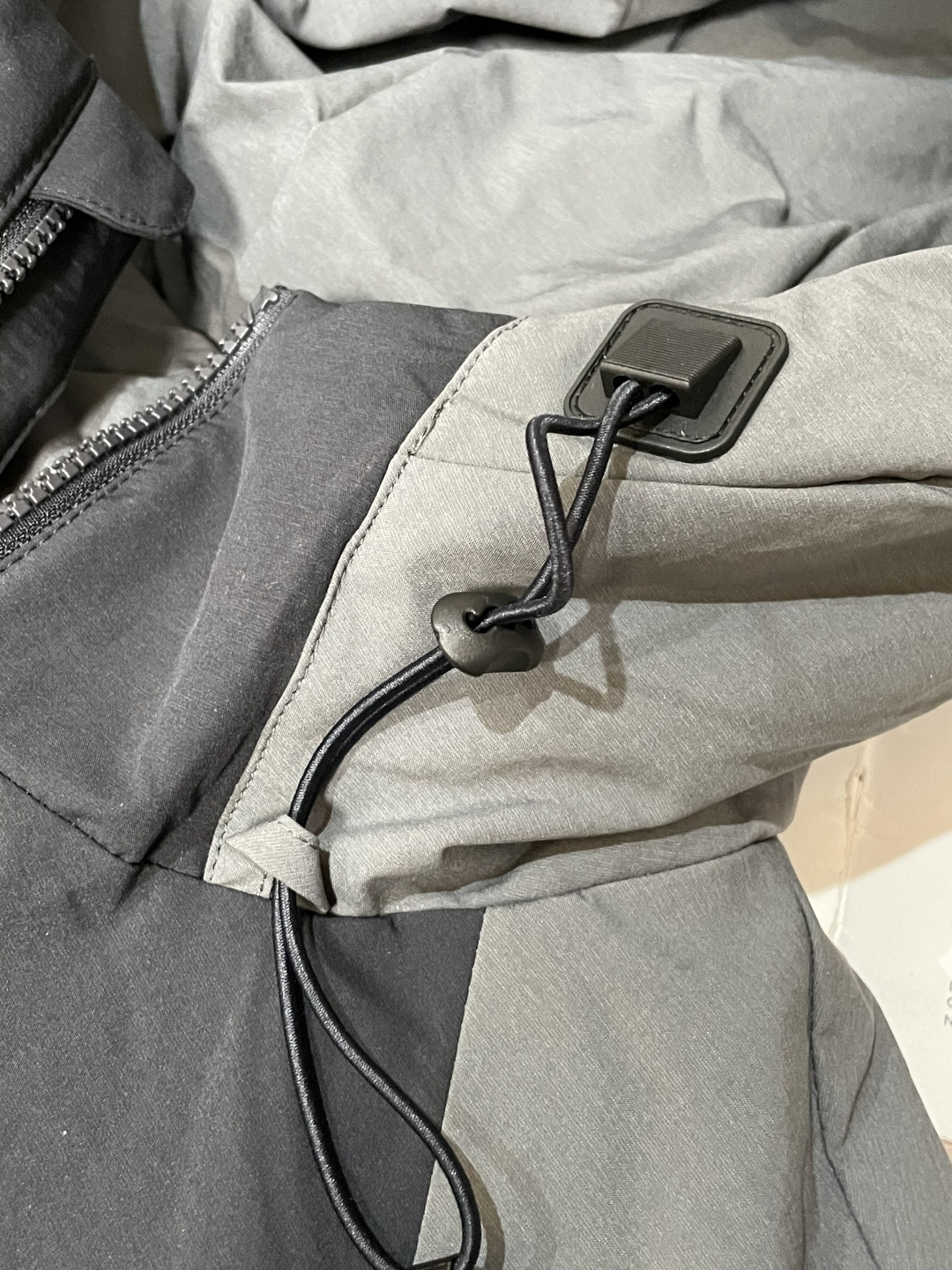 🔥始祖鸟加棉拼色户外夹克｜秋冬硬核保暖款！✨加棉锁温+GTX面料：内里填充高弹蓄热棉，-10℃也能扛，外