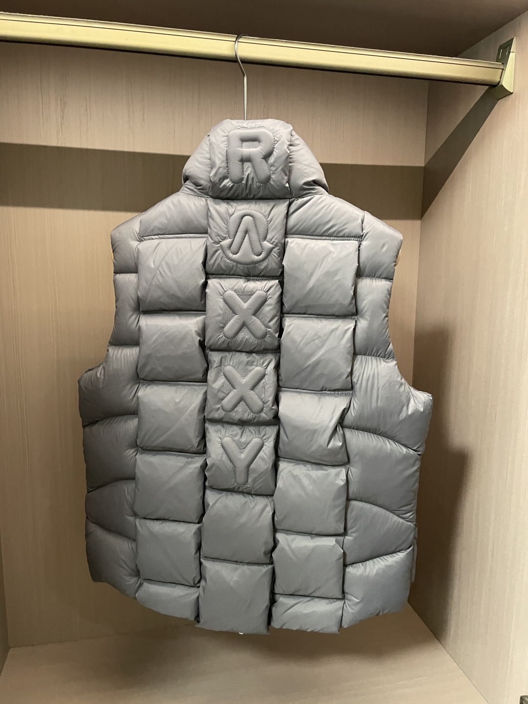蒙口 2025FW羽绒马甲 潮人必备单品！高级定制 最高标准90绒，成分支持检测，一流保暖性能。内里双层