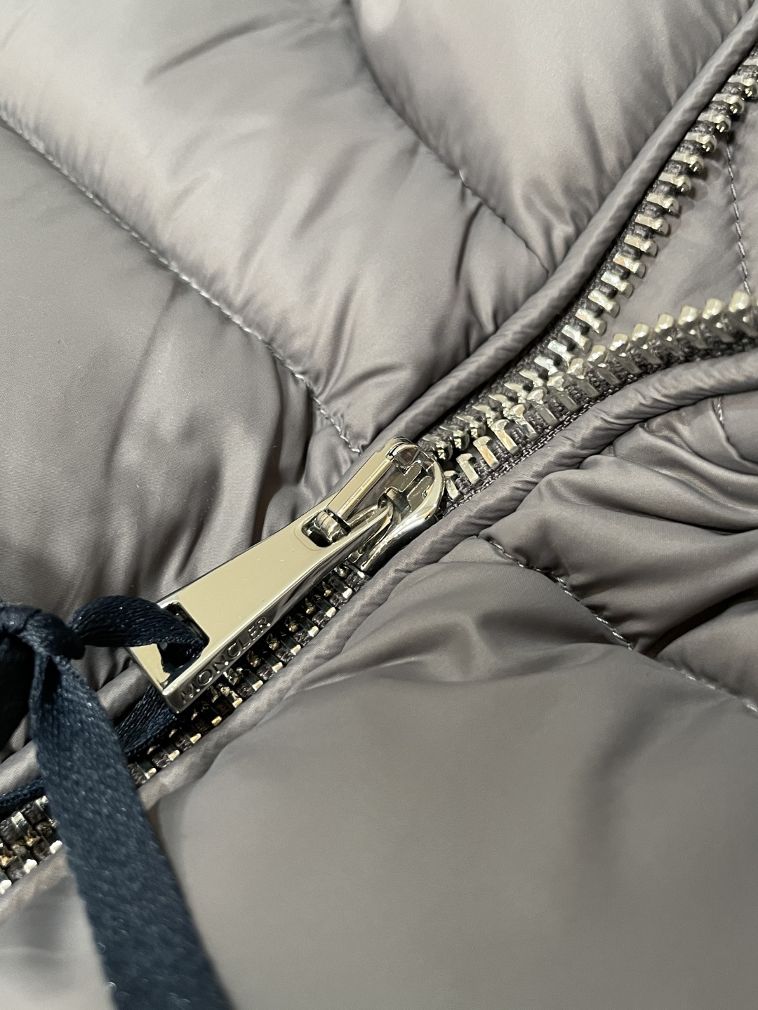 蒙口 2025FW羽绒马甲 潮人必备单品！高级定制 最高标准90绒，成分支持检测，一流保暖性能。内里双层