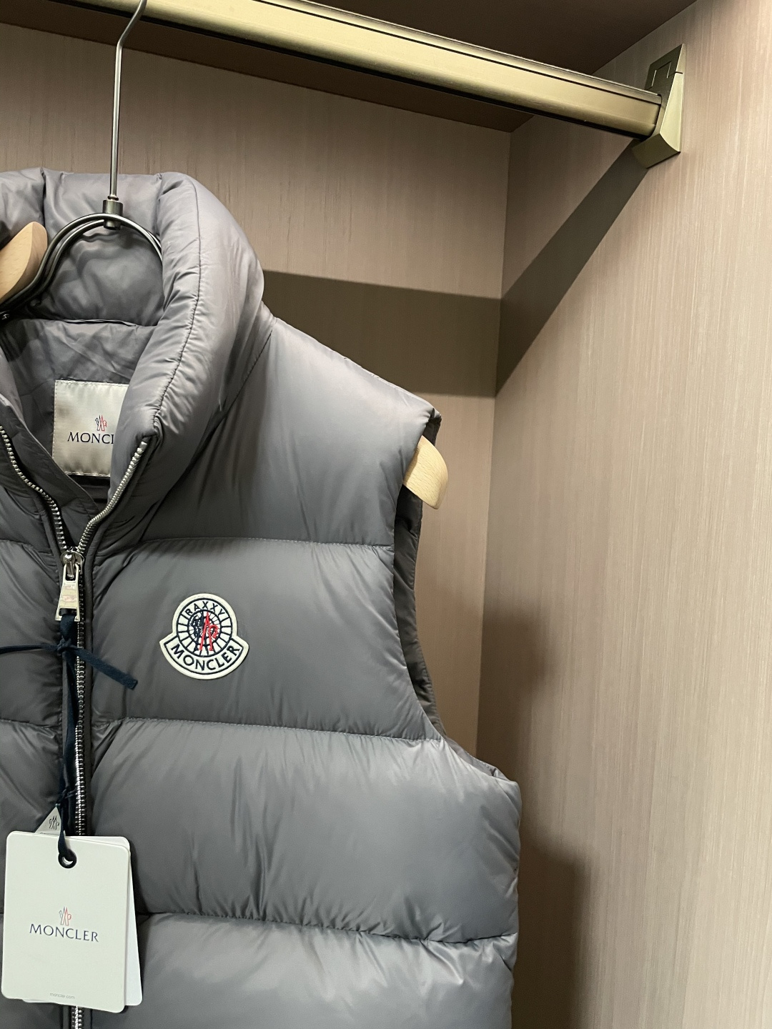 蒙口 2025FW羽绒马甲 潮人必备单品！高级定制 最高标准90绒，成分支持检测，一流保暖性能。内里双层