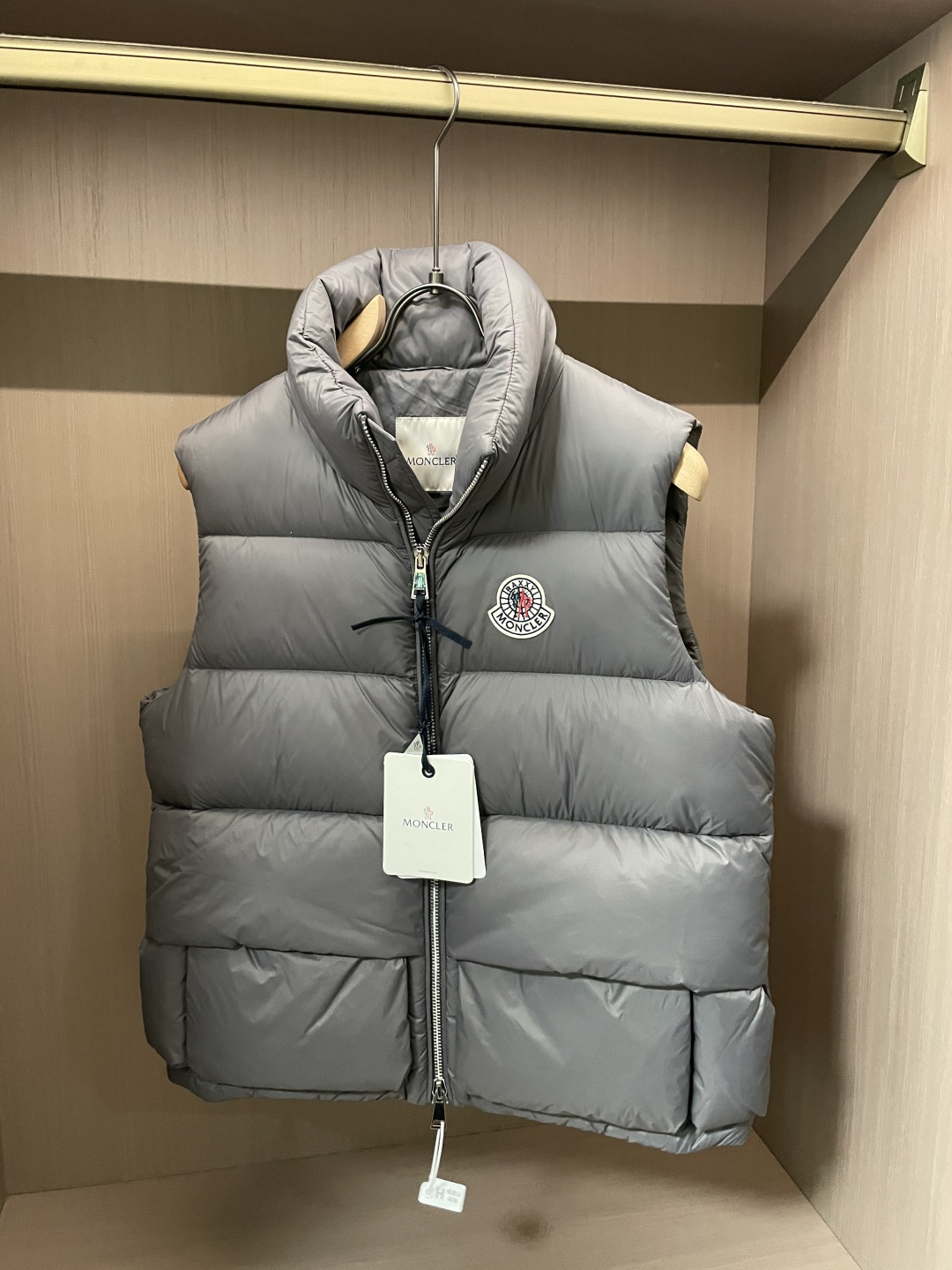 蒙口 2025FW羽绒马甲 潮人必备单品！高级定制 最高标准90绒，成分支持检测，一流保暖性能。内里双层