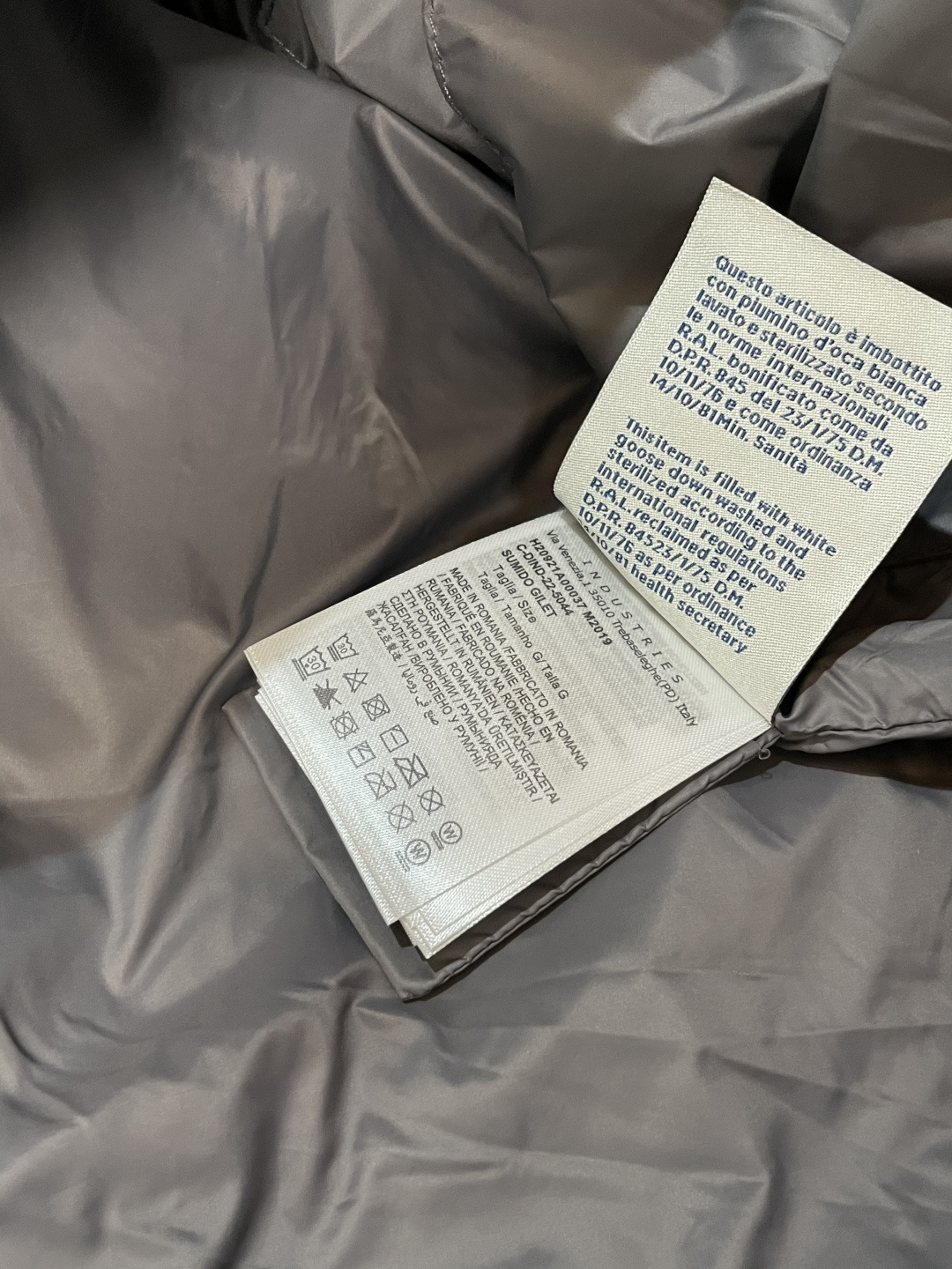 蒙口 2025FW羽绒马甲 潮人必备单品！高级定制 最高标准90绒，成分支持检测，一流保暖性能。内里双层