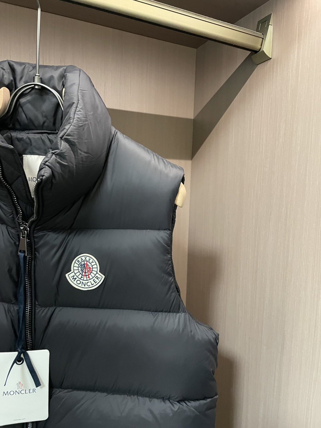 蒙口 2025FW羽绒马甲 潮人必备单品！高级定制 最高标准90绒，成分支持检测，一流保暖性能。内里双层