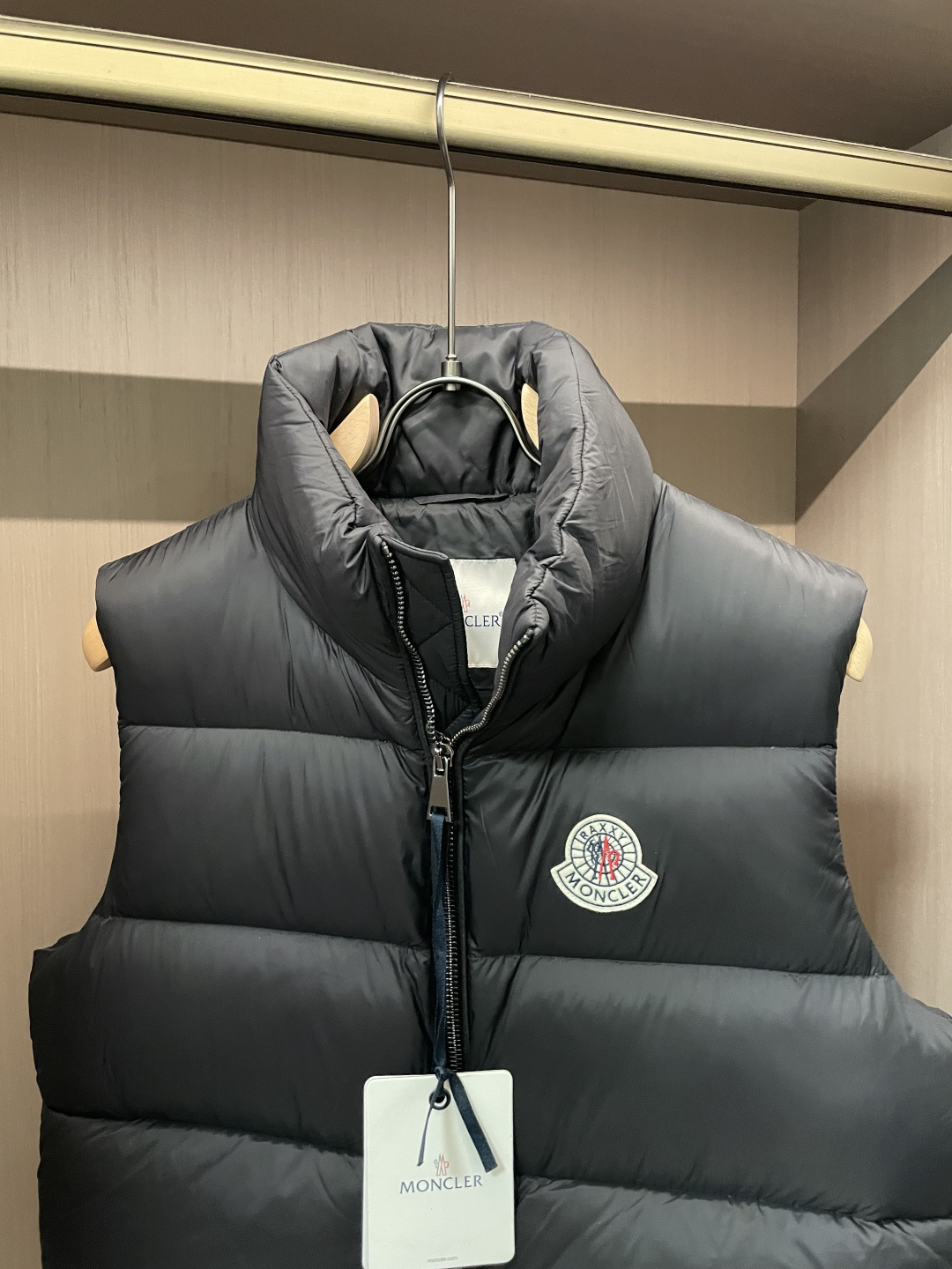 蒙口 2025FW羽绒马甲 潮人必备单品！高级定制 最高标准90绒，成分支持检测，一流保暖性能。内里双层