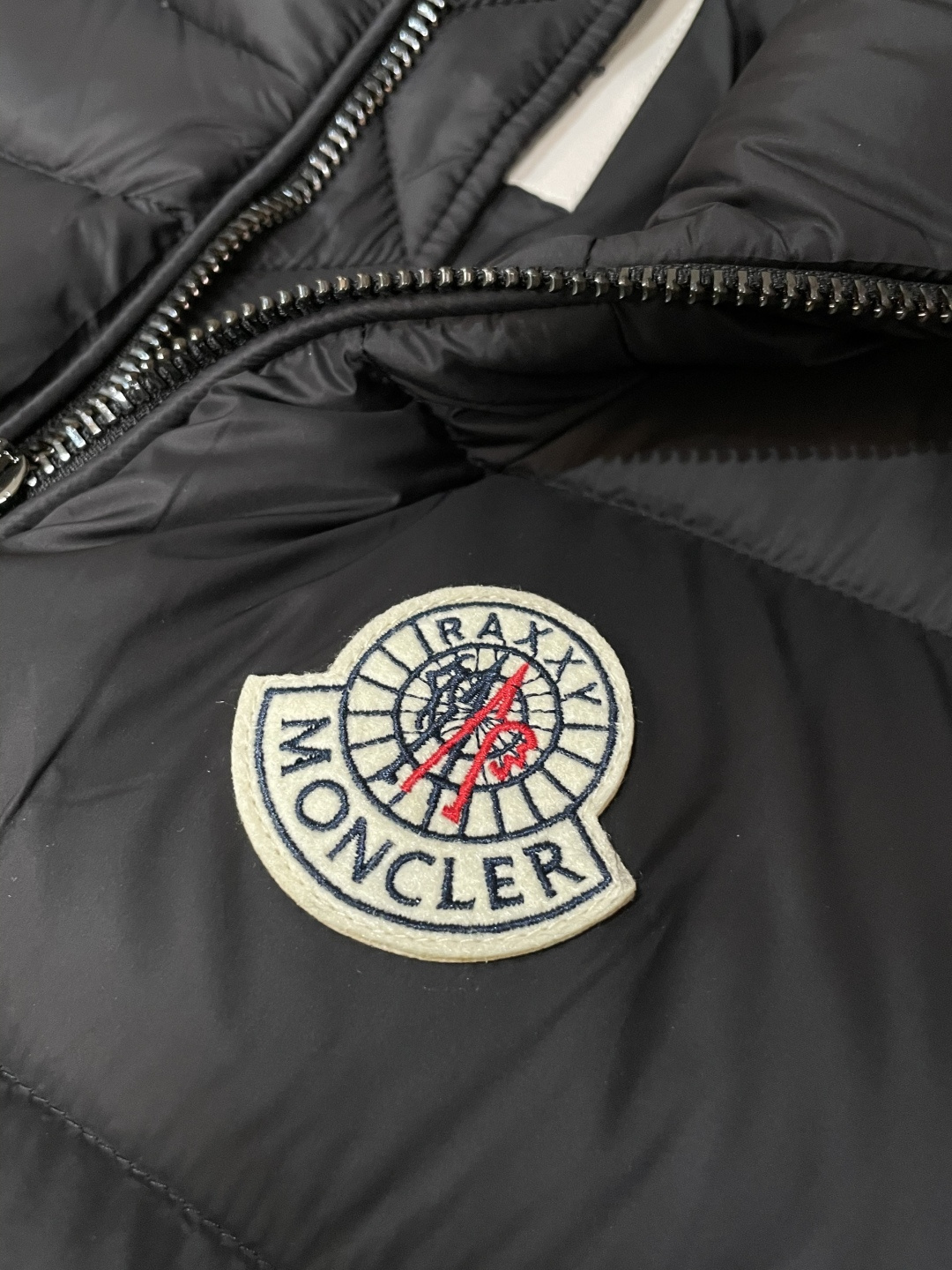 蒙口 2025FW羽绒马甲 潮人必备单品！高级定制 最高标准90绒，成分支持检测，一流保暖性能。内里双层