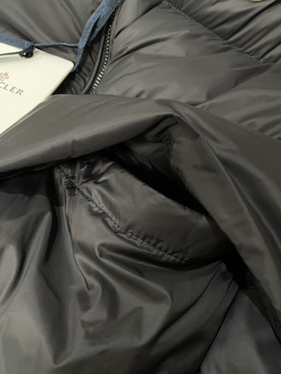 蒙口 2025FW羽绒马甲 潮人必备单品！高级定制 最高标准90绒，成分支持检测，一流保暖性能。内里双层