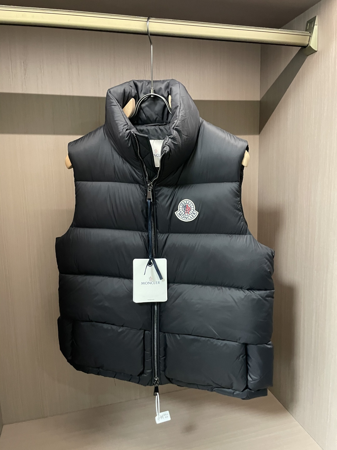 蒙口 2025FW羽绒马甲 潮人必备单品！高级定制 最高标准90绒，成分支持检测，一流保暖性能。内里双层