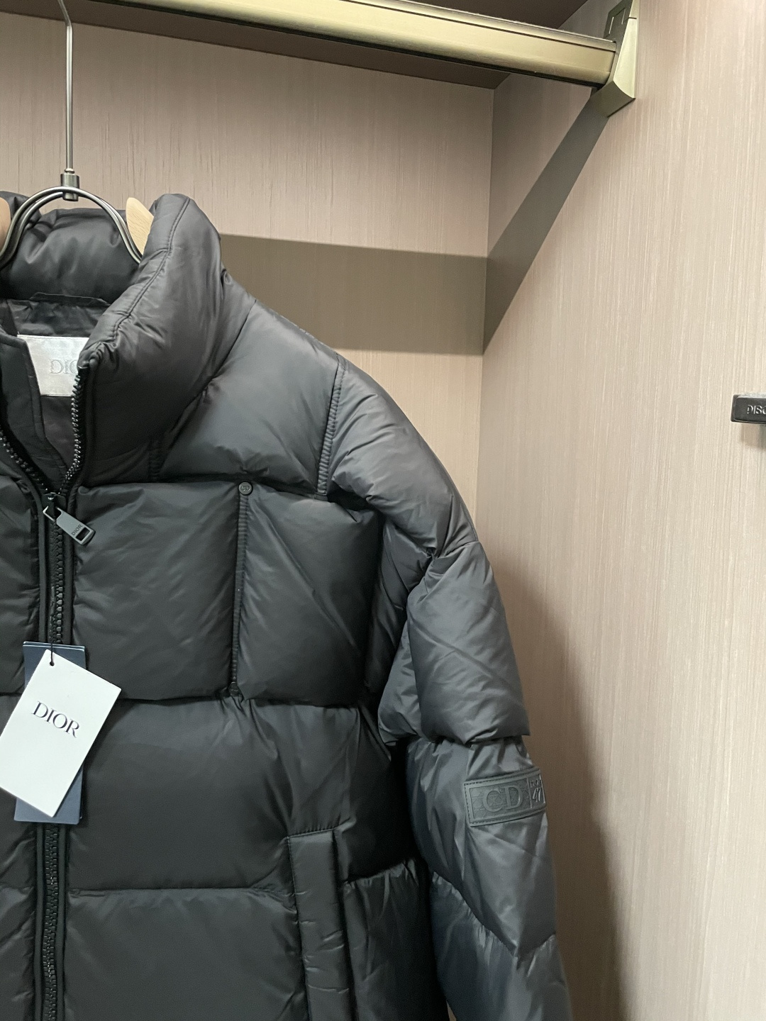 Dior 贸易公司订单！2025ss秋冬新品 官网同步 超有型 简洁舒适的羽绒服定制最高等90白鸭绒防钻