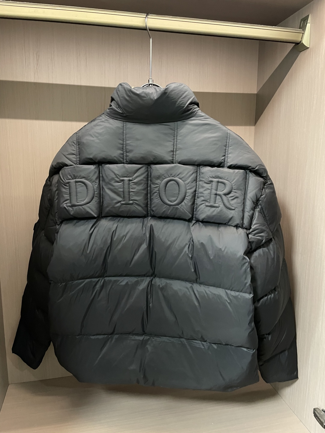 Dior 贸易公司订单！2025ss秋冬新品 官网同步 超有型 简洁舒适的羽绒服定制最高等90白鸭绒防钻