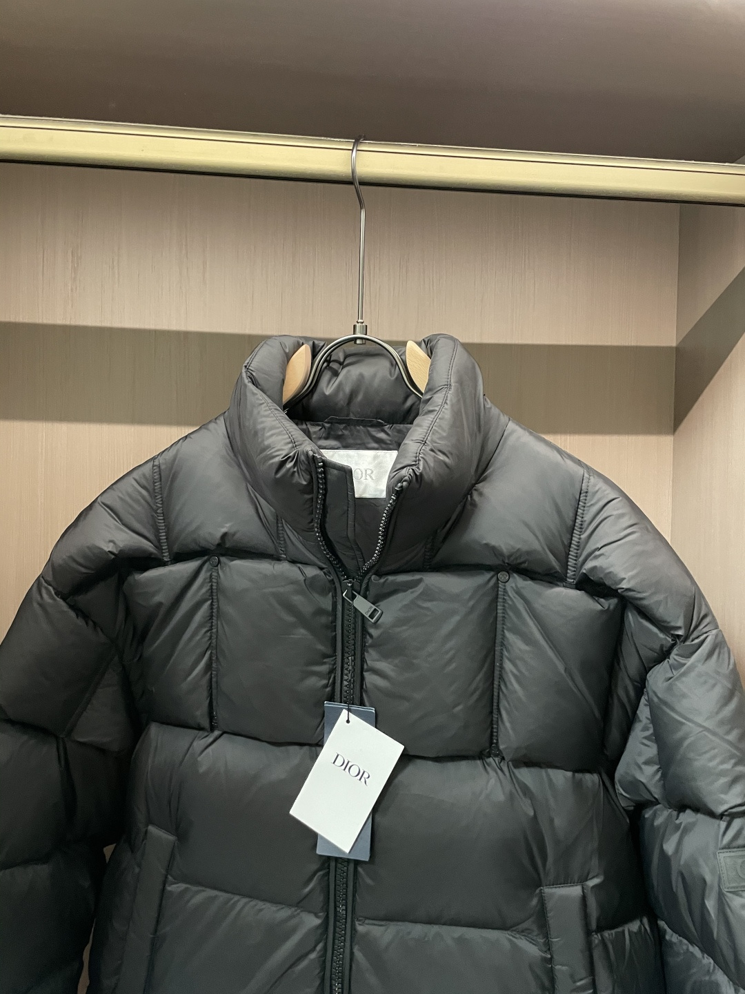 Dior 贸易公司订单！2025ss秋冬新品 官网同步 超有型 简洁舒适的羽绒服定制最高等90白鸭绒防钻