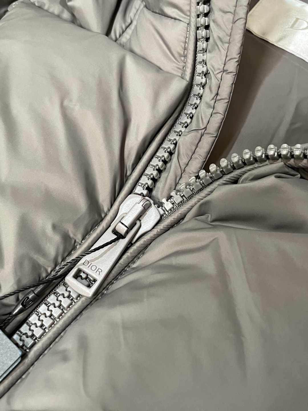 Dior 贸易公司订单！2025ss秋冬新品 官网同步 超有型 简洁舒适的羽绒服定制最高等90白鸭绒防钻