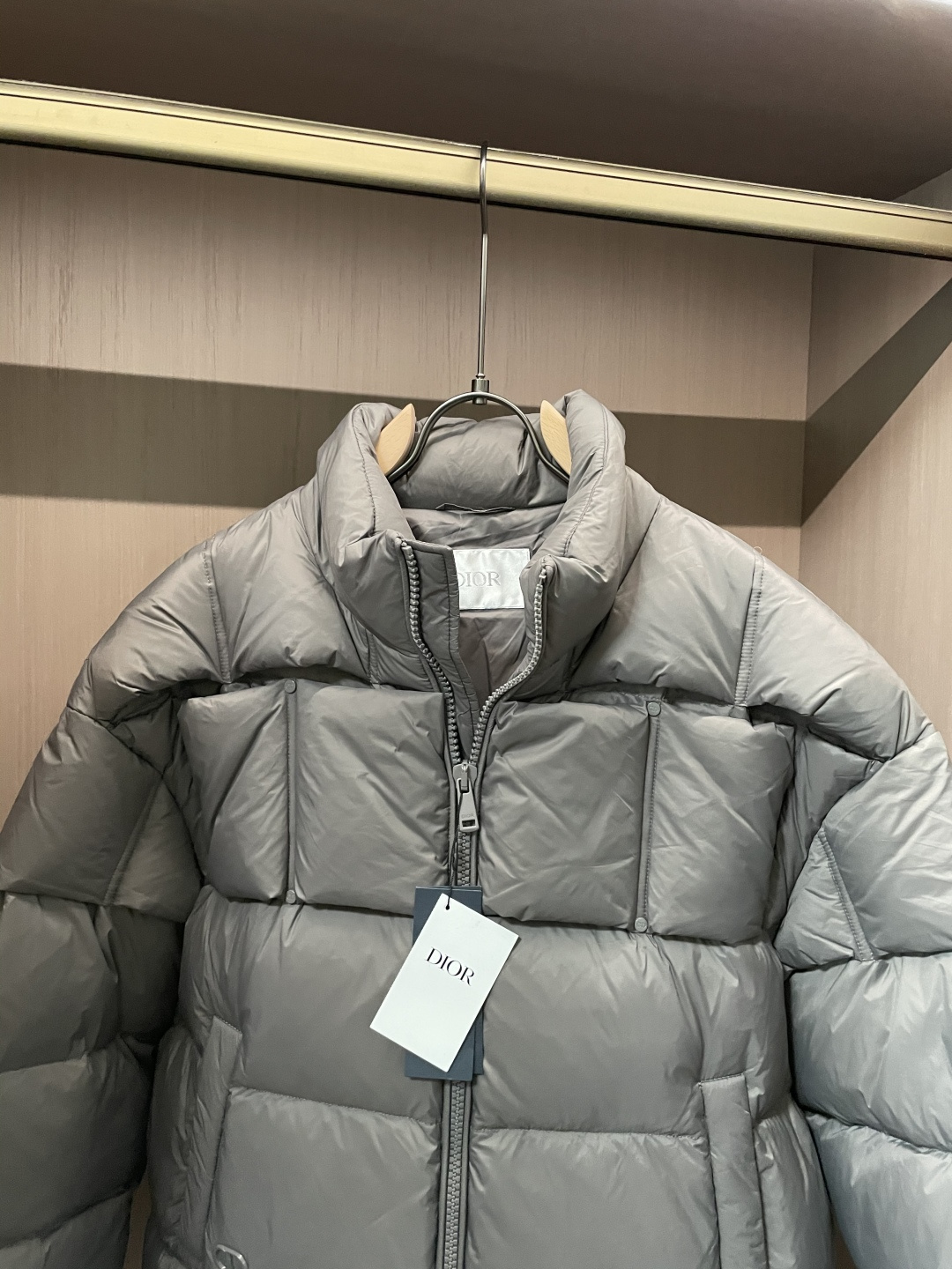 Dior 贸易公司订单！2025ss秋冬新品 官网同步 超有型 简洁舒适的羽绒服定制最高等90白鸭绒防钻