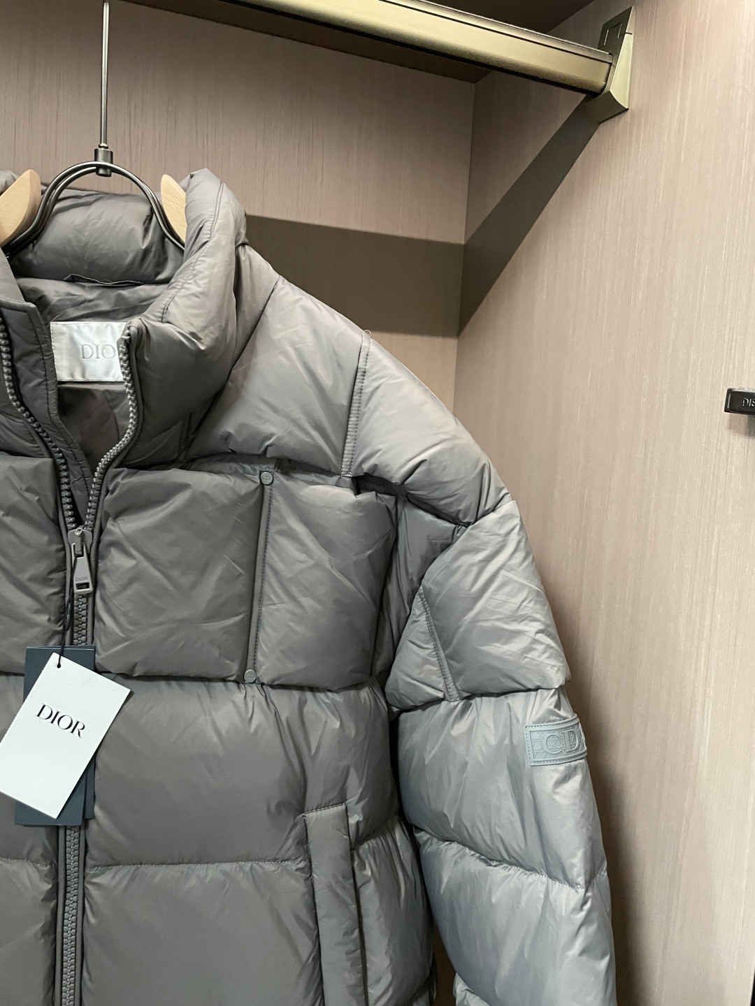 Dior 贸易公司订单！2025ss秋冬新品 官网同步 超有型 简洁舒适的羽绒服定制最高等90白鸭绒防钻