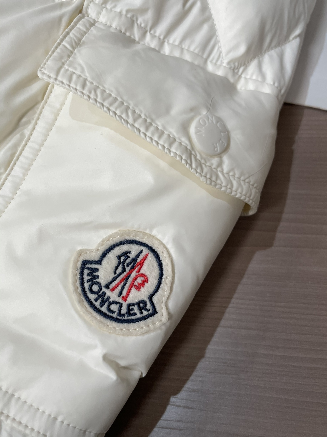 蒙口 贸易公司订单！2025ss秋冬新品 官网同步 超有型 简洁舒适的羽绒服定制最高等90白鸭绒防钻绒面