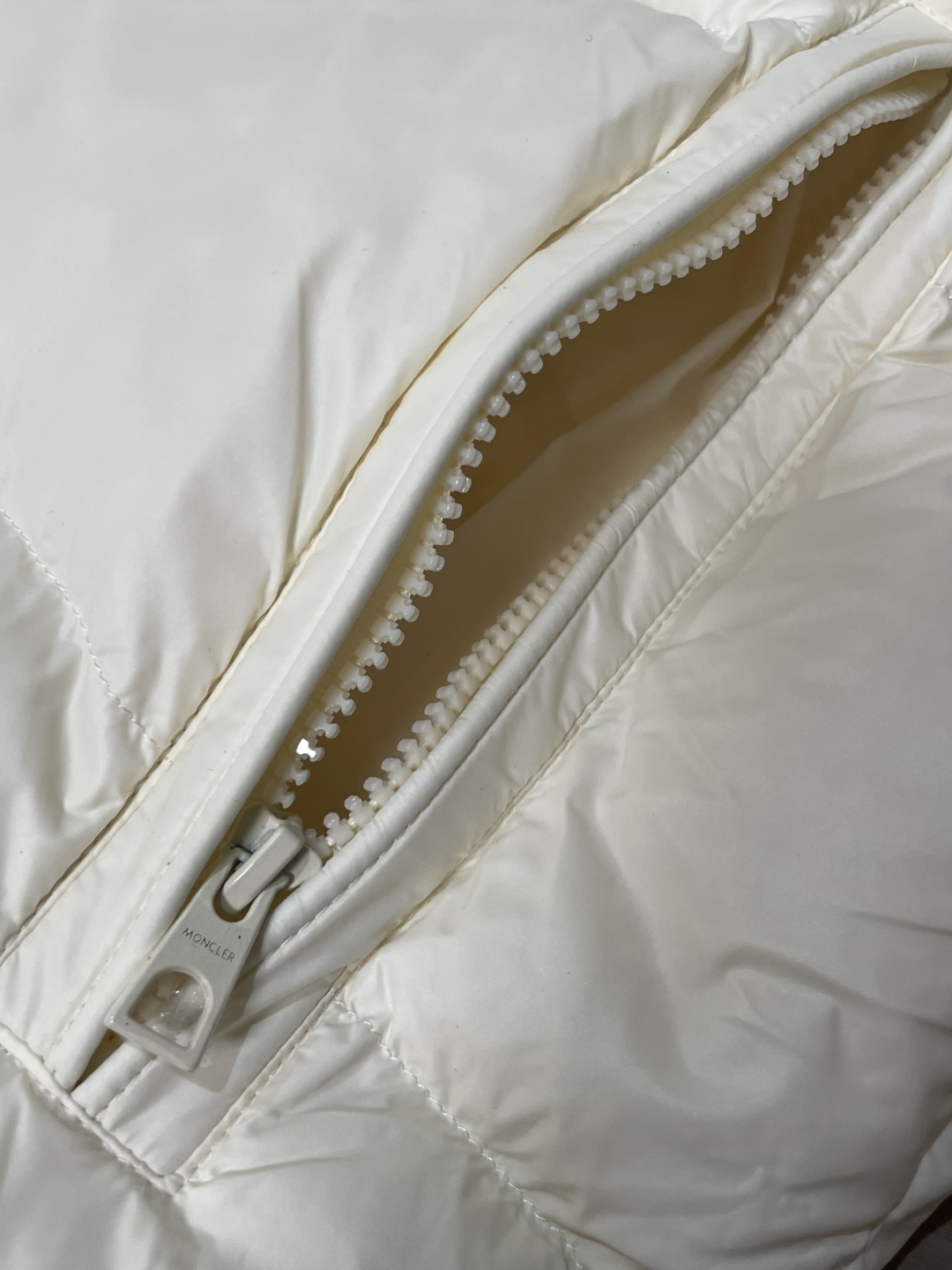 蒙口 贸易公司订单！2025ss秋冬新品 官网同步 超有型 简洁舒适的羽绒服定制最高等90白鸭绒防钻绒面