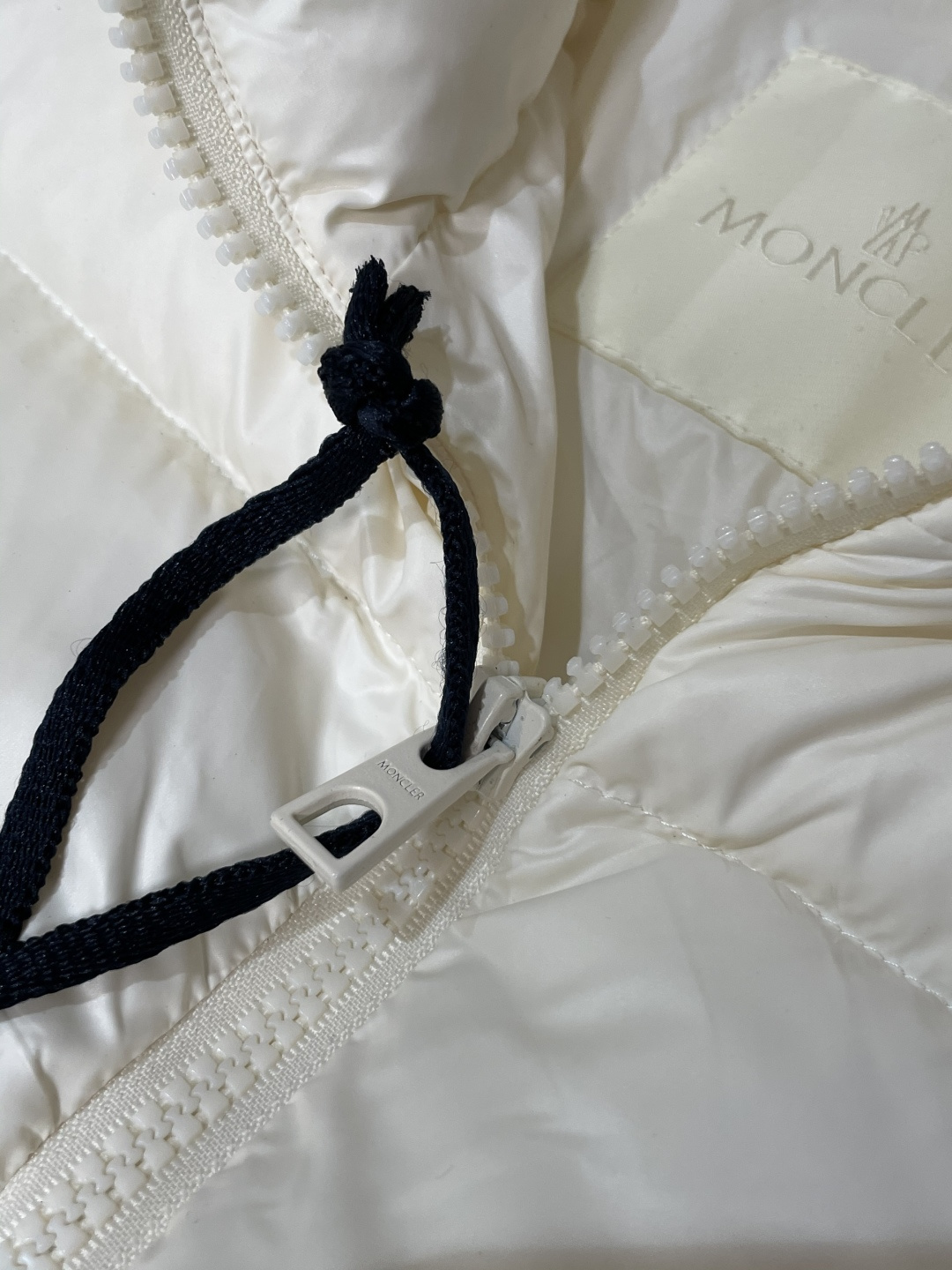 蒙口 贸易公司订单！2025ss秋冬新品 官网同步 超有型 简洁舒适的羽绒服定制最高等90白鸭绒防钻绒面