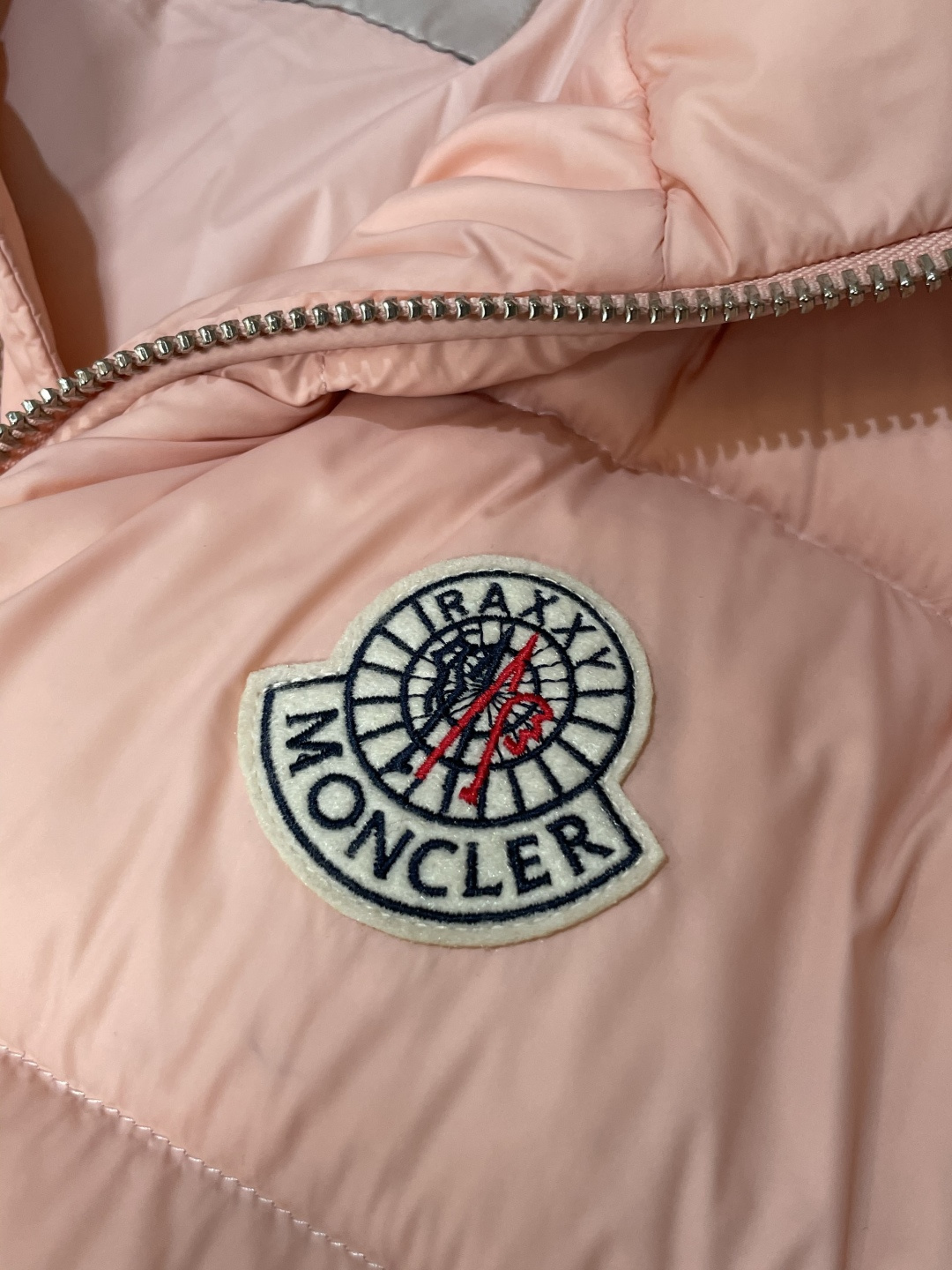 蒙口 (女款）贸易公司订单！2025ss秋冬新品 官网同步 超有型 简洁舒适的羽绒服定制最高等90白鸭绒