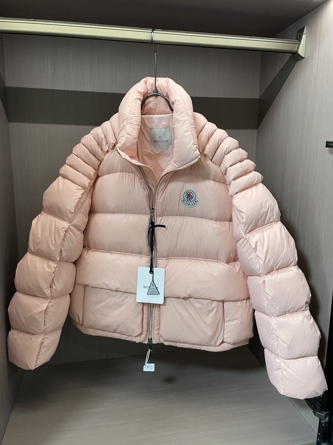 蒙口 (女款）贸易公司订单！2025ss秋冬新品 官网同步 超有型 简洁舒适的羽绒服定制最高等90白鸭绒