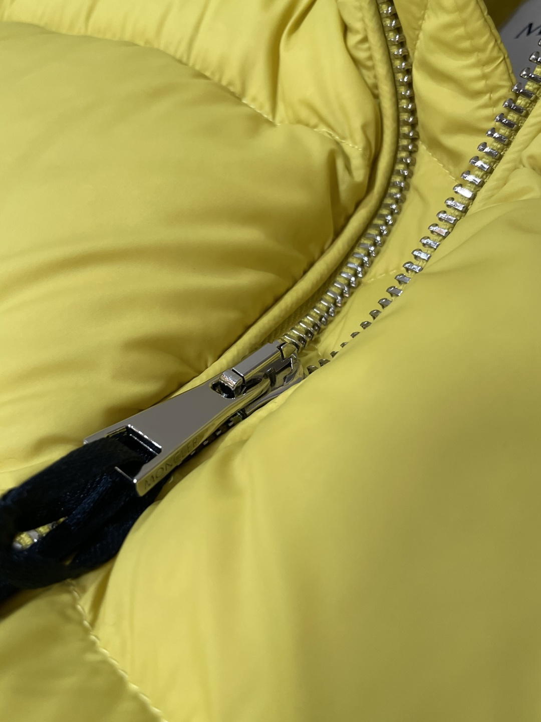 蒙口 (女款）贸易公司订单！2025ss秋冬新品 官网同步 超有型 简洁舒适的羽绒服定制最高等90白鸭绒