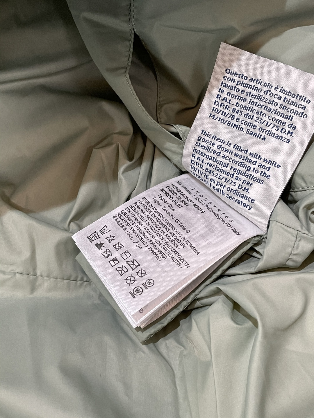 蒙口 (女款）贸易公司订单！2025ss秋冬新品 官网同步 超有型 简洁舒适的羽绒服定制最高等90白鸭绒