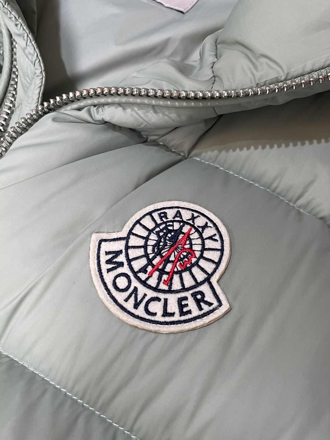 蒙口 (女款）贸易公司订单！2025ss秋冬新品 官网同步 超有型 简洁舒适的羽绒服定制最高等90白鸭绒