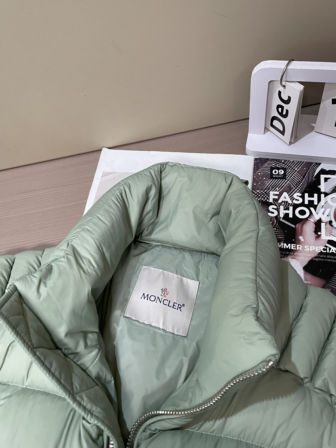 蒙口 (女款）贸易公司订单！2025ss秋冬新品 官网同步 超有型 简洁舒适的羽绒服定制最高等90白鸭绒