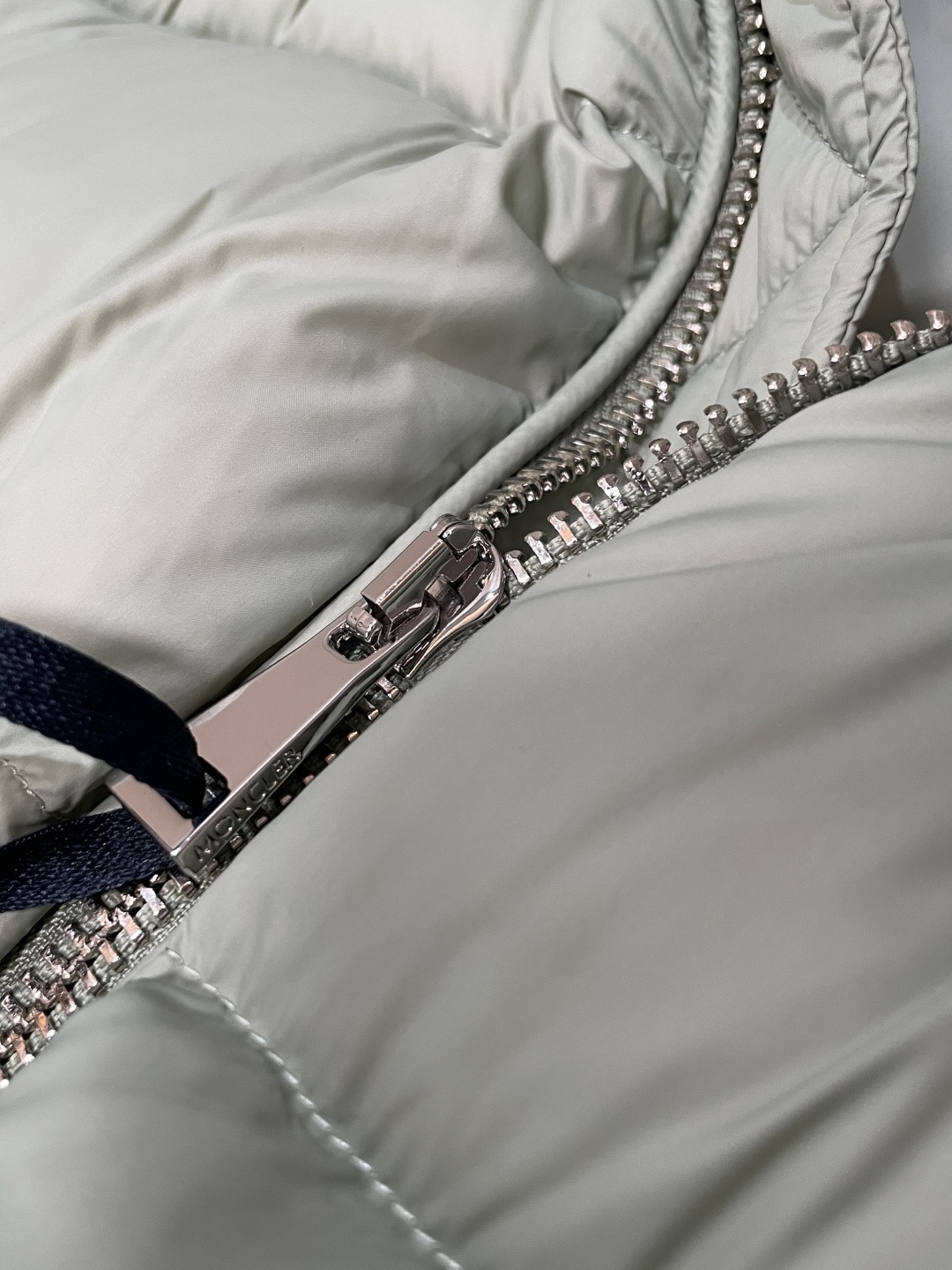 蒙口 (女款）贸易公司订单！2025ss秋冬新品 官网同步 超有型 简洁舒适的羽绒服定制最高等90白鸭绒