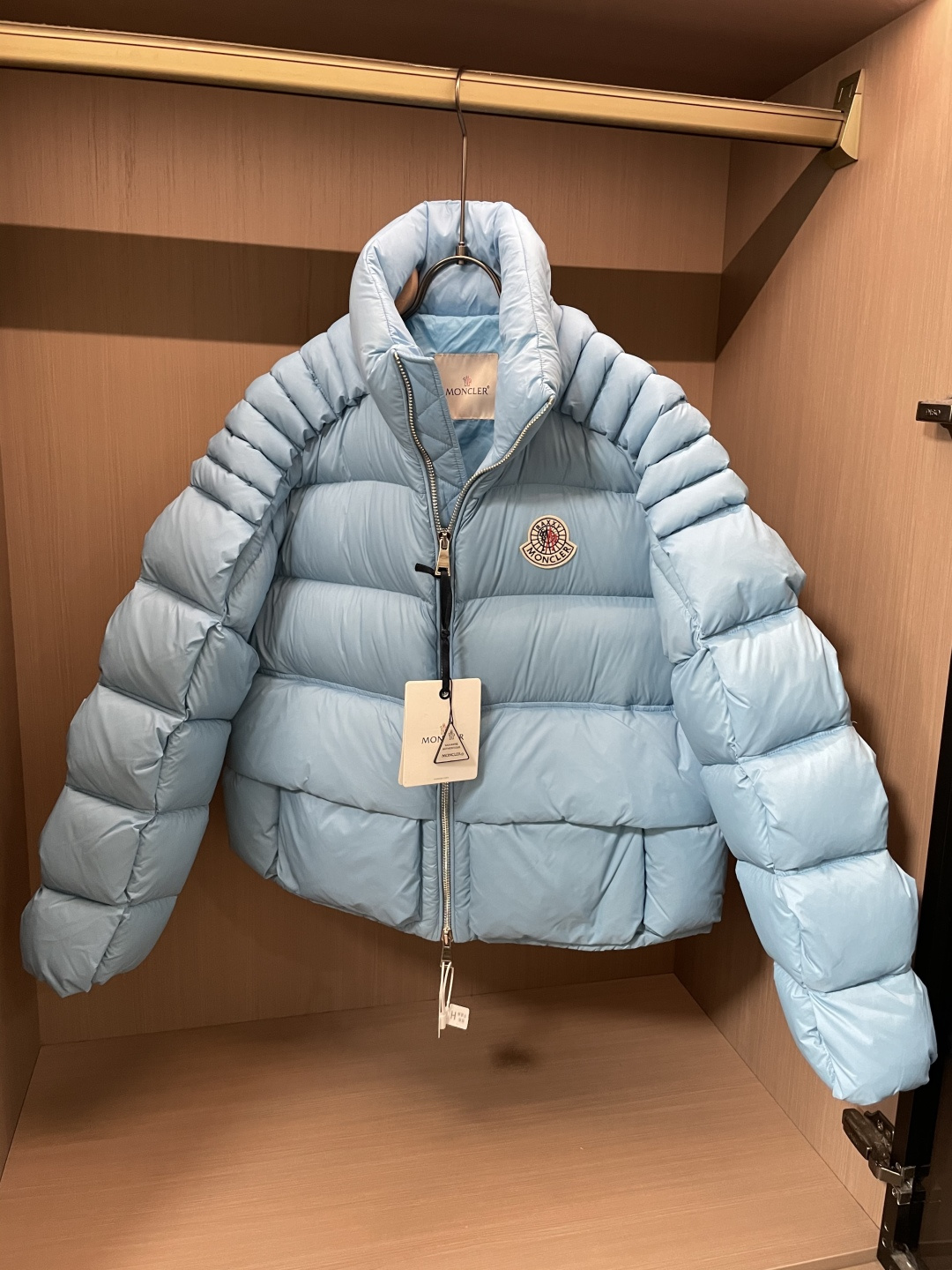 蒙口 (女款）贸易公司订单！2025ss秋冬新品 官网同步 超有型 简洁舒适的羽绒服定制最高等90白鸭绒