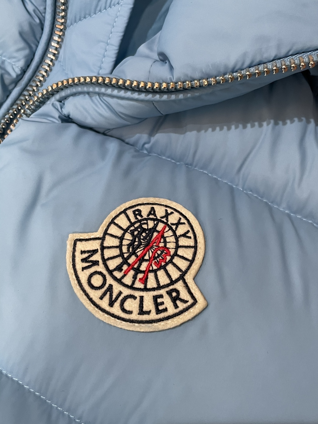 蒙口 (女款）贸易公司订单！2025ss秋冬新品 官网同步 超有型 简洁舒适的羽绒服定制最高等90白鸭绒