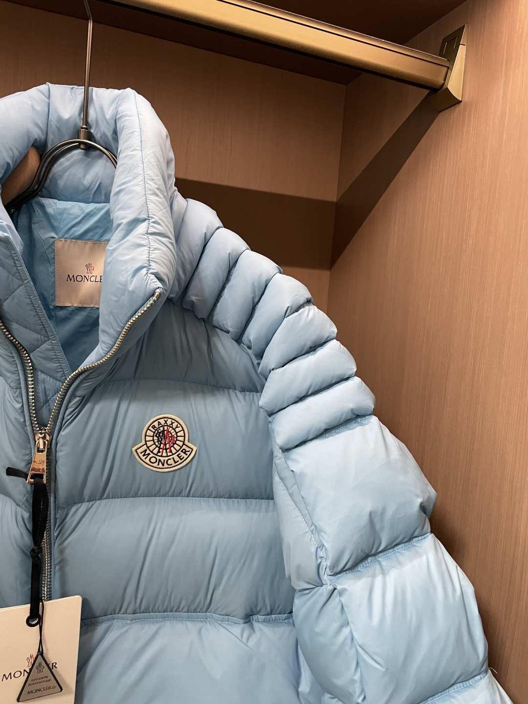 蒙口 (女款）贸易公司订单！2025ss秋冬新品 官网同步 超有型 简洁舒适的羽绒服定制最高等90白鸭绒