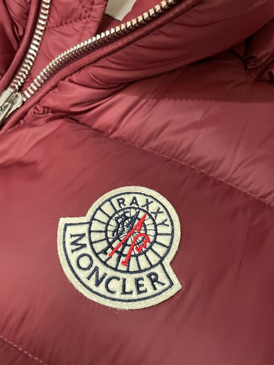 蒙口 (女款）贸易公司订单！2025ss秋冬新品 官网同步 超有型 简洁舒适的羽绒服定制最高等90白鸭绒