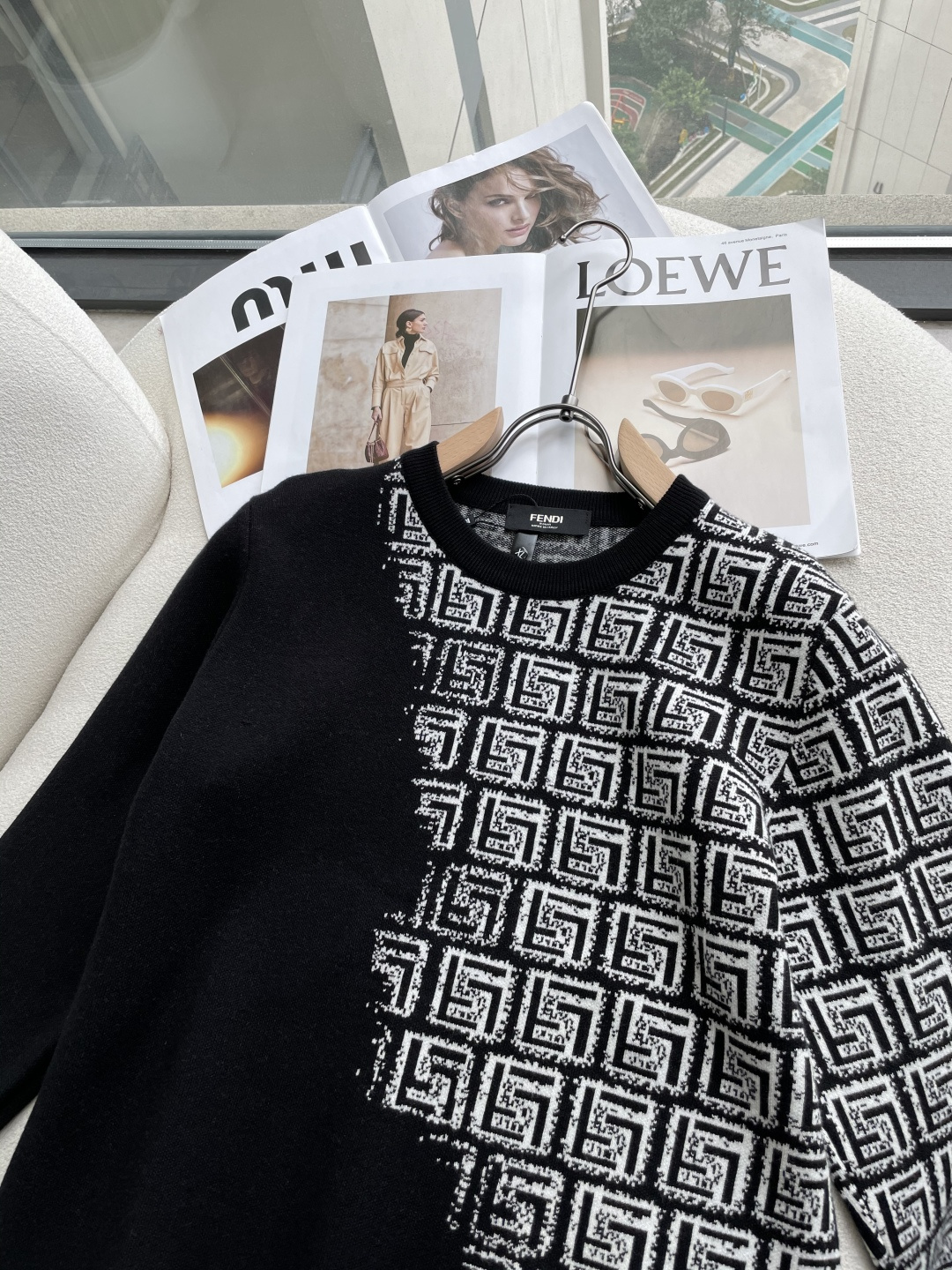 FD 重磅推荐！2025aw秋冬新款 专柜同步 时尚经典基础款针织衫 秋冬必备款 采用针织衫加厚毛衣，精