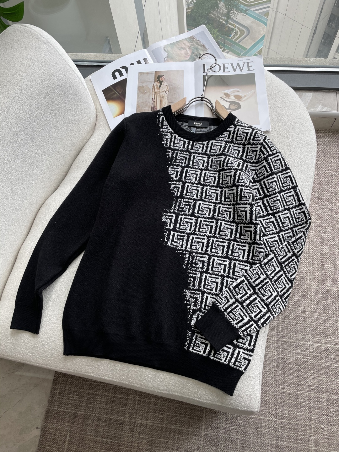 FD 重磅推荐！2025aw秋冬新款 专柜同步 时尚经典基础款针织衫 秋冬必备款 采用针织衫加厚毛衣，精