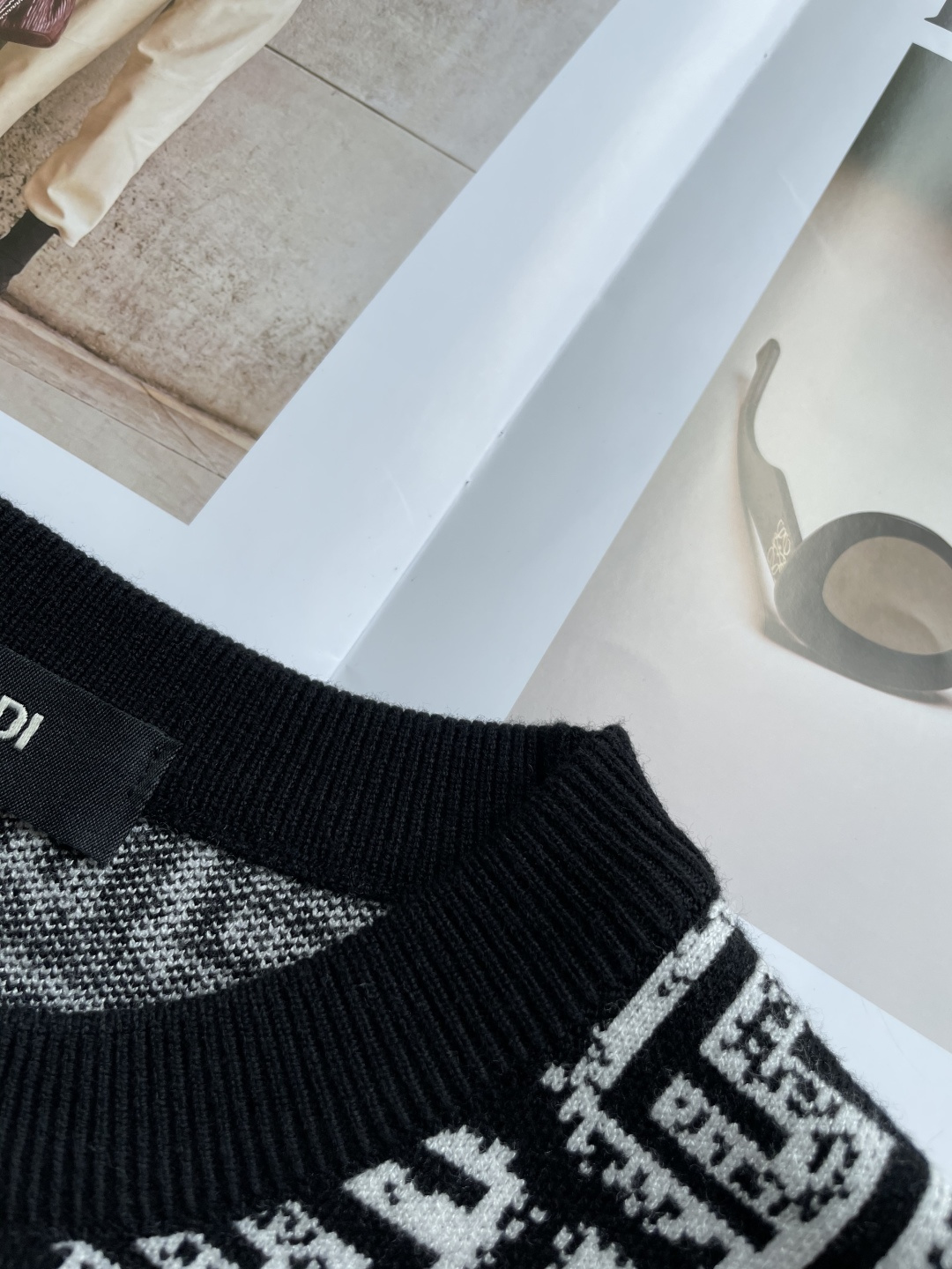 FD 重磅推荐！2025aw秋冬新款 专柜同步 时尚经典基础款针织衫 秋冬必备款 采用针织衫加厚毛衣，精