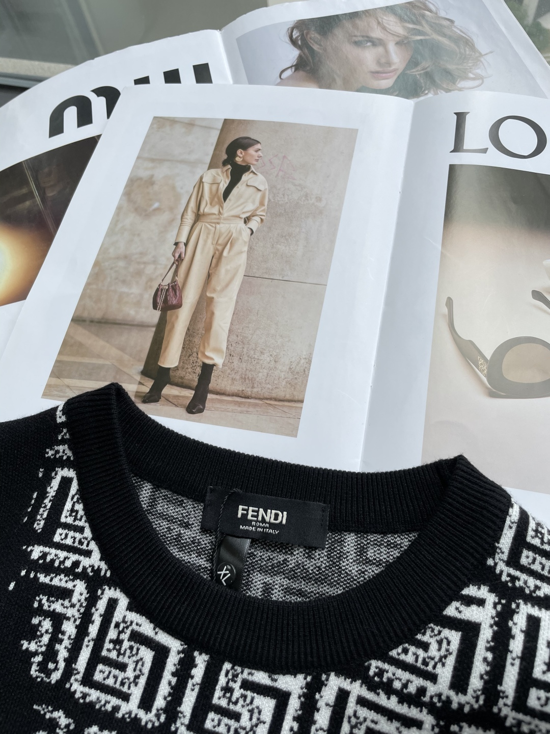FD 重磅推荐！2025aw秋冬新款 专柜同步 时尚经典基础款针织衫 秋冬必备款 采用针织衫加厚毛衣，精