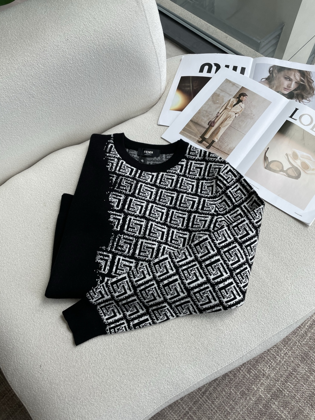 FD 重磅推荐！2025aw秋冬新款 专柜同步 时尚经典基础款针织衫 秋冬必备款 采用针织衫加厚毛衣，精