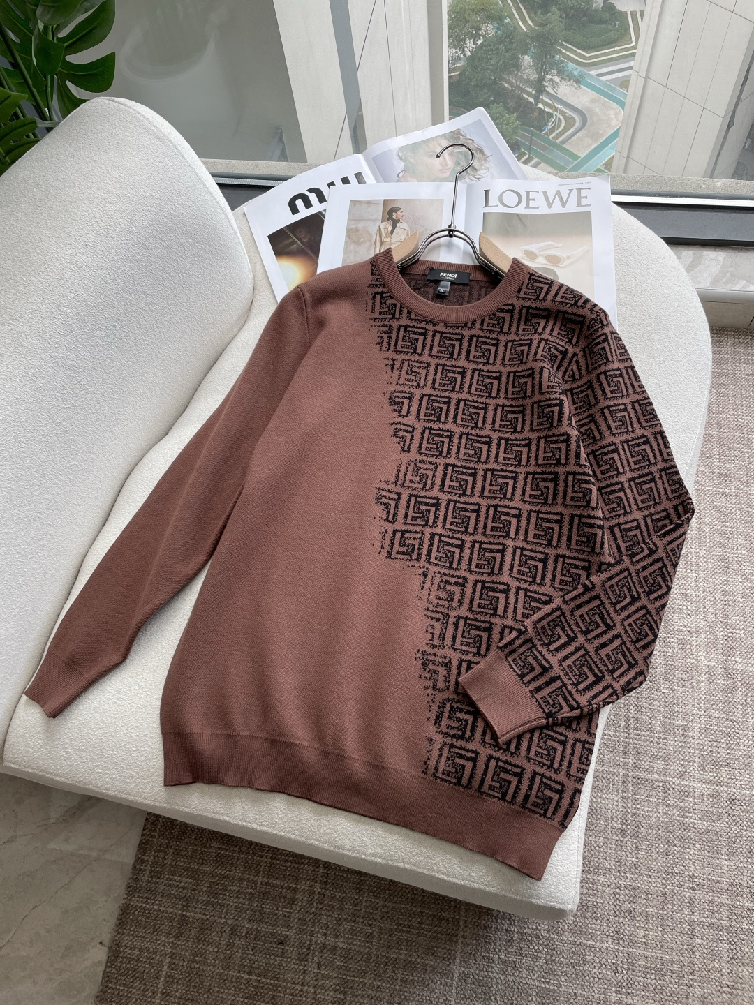 FD 重磅推荐！2025aw秋冬新款 专柜同步 时尚经典基础款针织衫 秋冬必备款 采用针织衫加厚毛衣，精