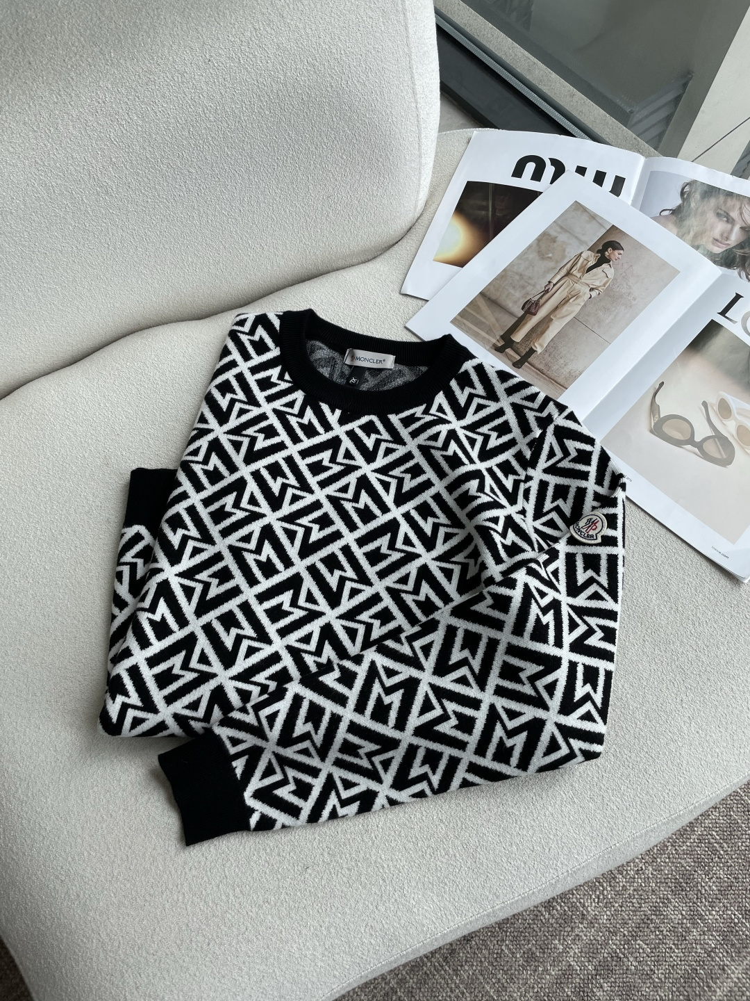 蒙口 重磅推荐！2025aw秋冬新款 专柜同步 时尚经典基础款针织衫 秋冬必备款 采用针织衫加厚毛衣，精