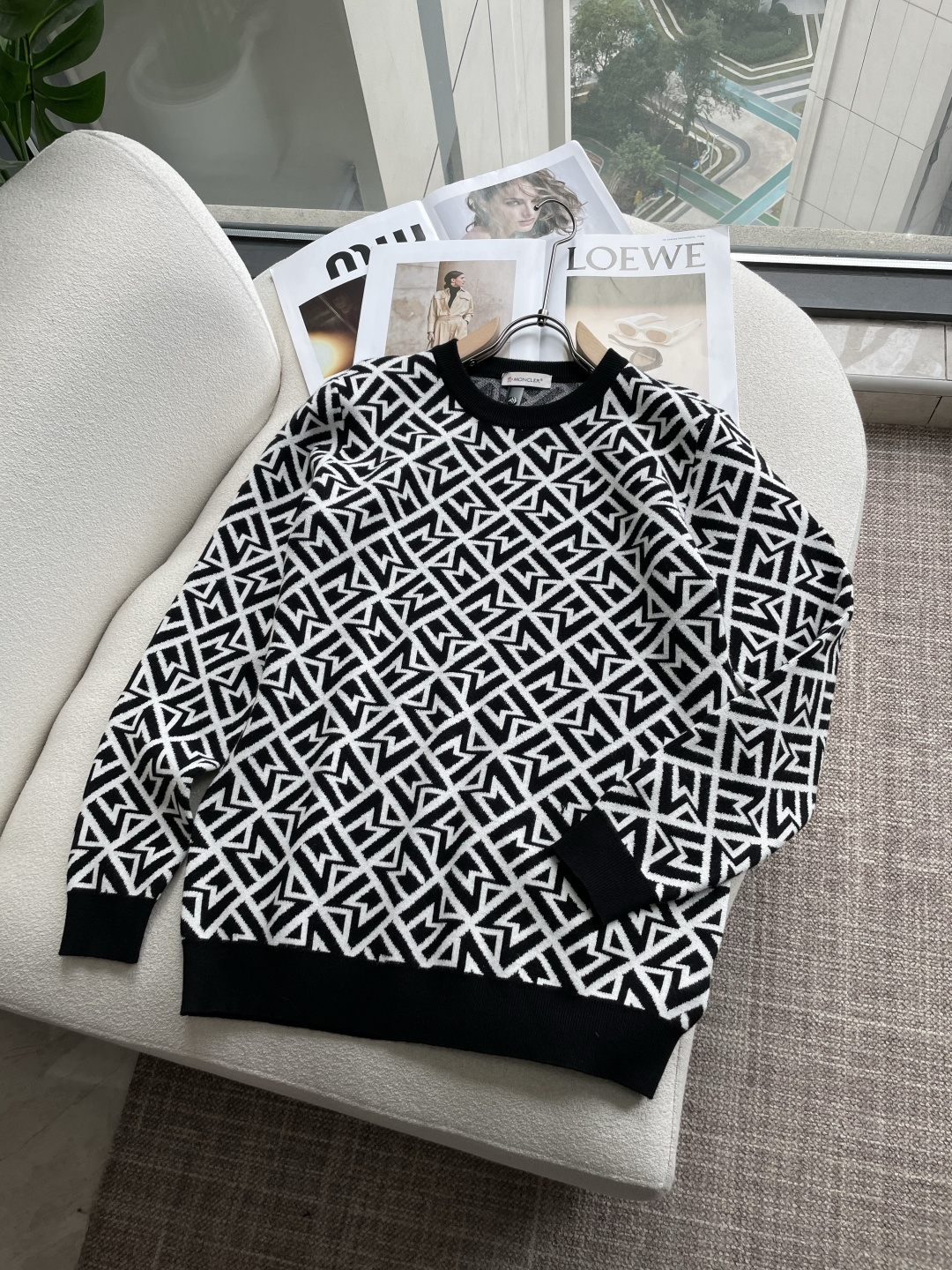 蒙口 重磅推荐！2025aw秋冬新款 专柜同步 时尚经典基础款针织衫 秋冬必备款 采用针织衫加厚毛衣，精