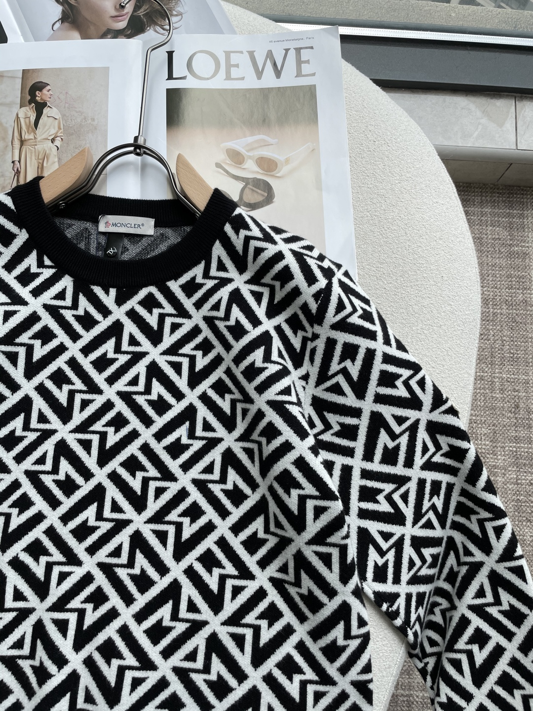 蒙口 重磅推荐！2025aw秋冬新款 专柜同步 时尚经典基础款针织衫 秋冬必备款 采用针织衫加厚毛衣，精