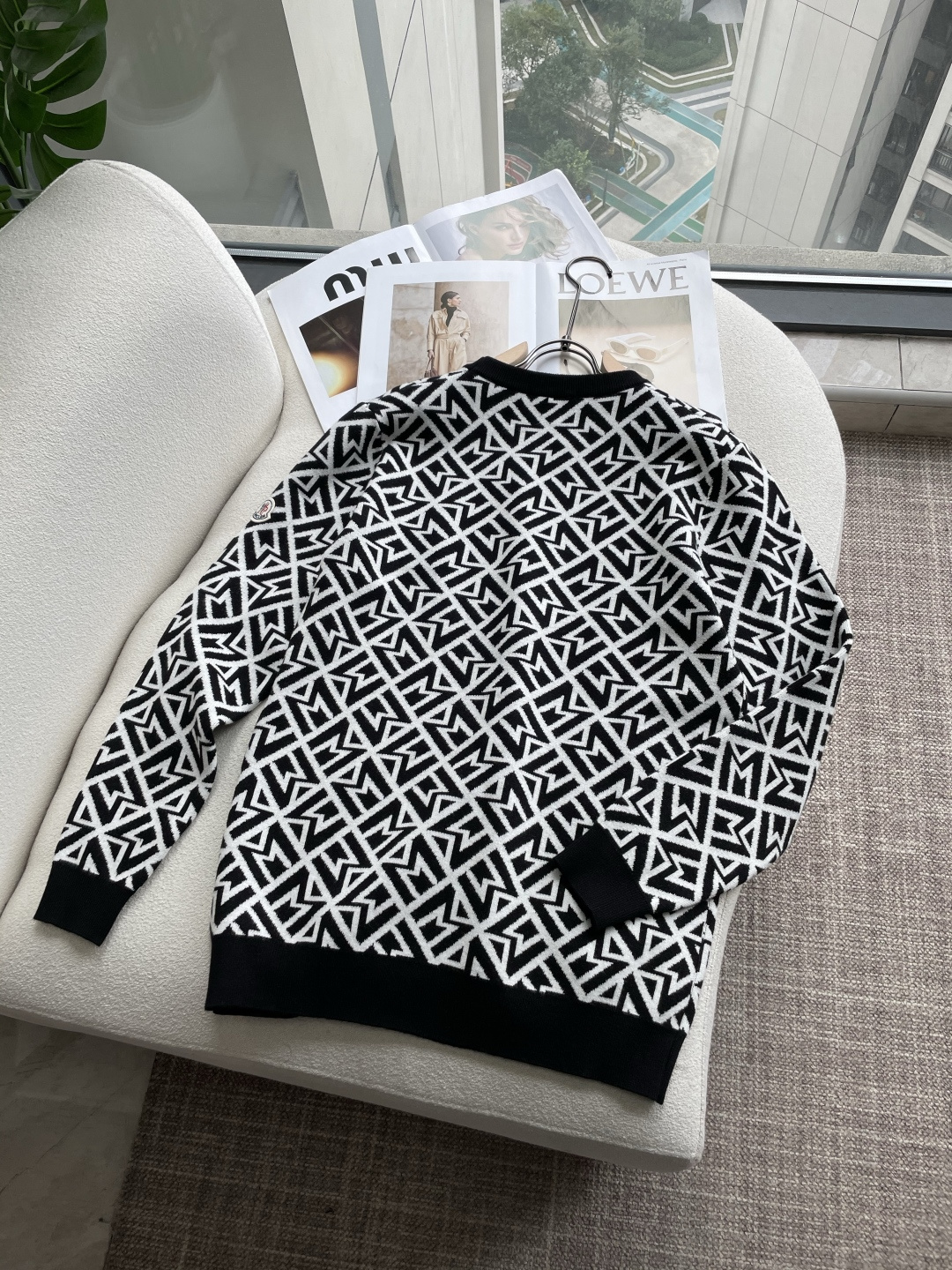 蒙口 重磅推荐！2025aw秋冬新款 专柜同步 时尚经典基础款针织衫 秋冬必备款 采用针织衫加厚毛衣，精