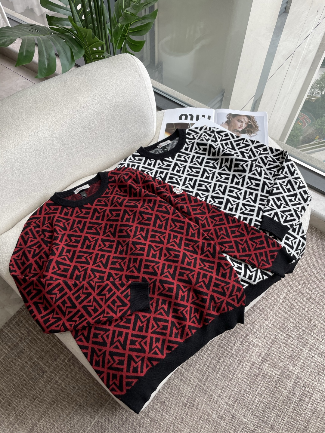 蒙口 重磅推荐！2025aw秋冬新款 专柜同步 时尚经典基础款针织衫 秋冬必备款 采用针织衫加厚毛衣，精