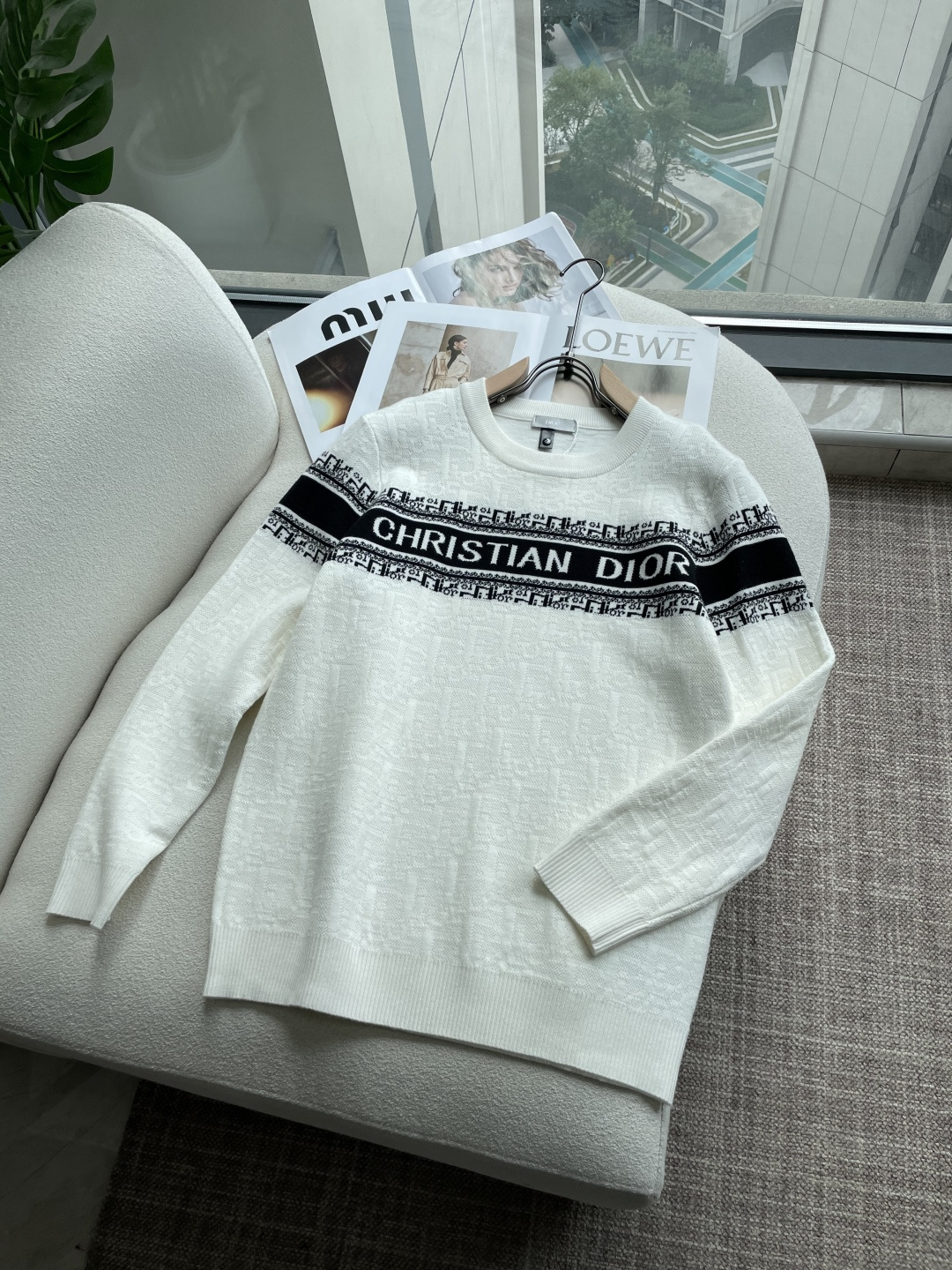 Dior 重磅推荐！2025aw秋冬新款 专柜同步 时尚经典基础款针织衫 秋冬必备款 采用针织衫加厚毛衣